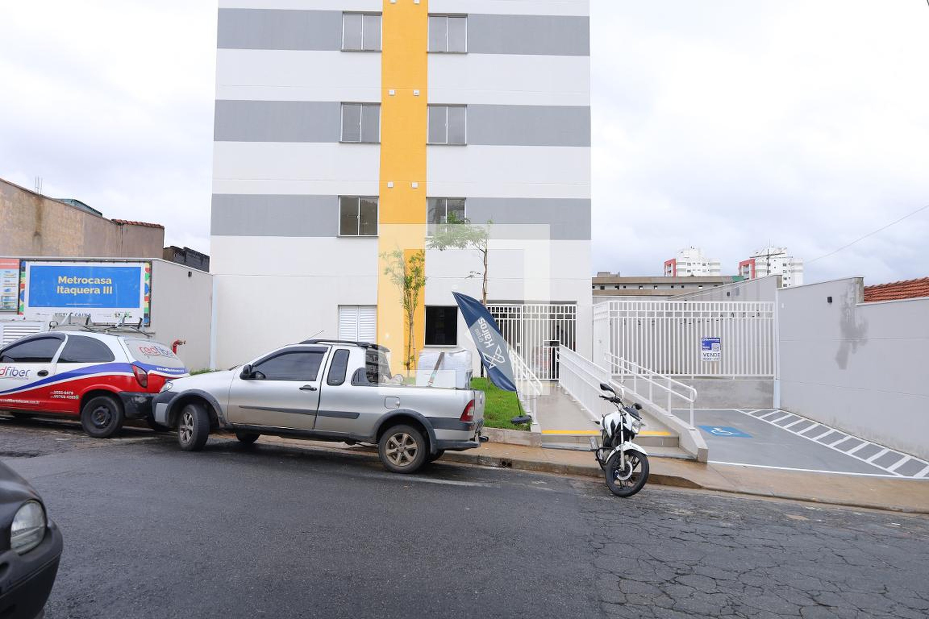 Fachada do condomínio Condomínio Metrocasa Itaquera III
