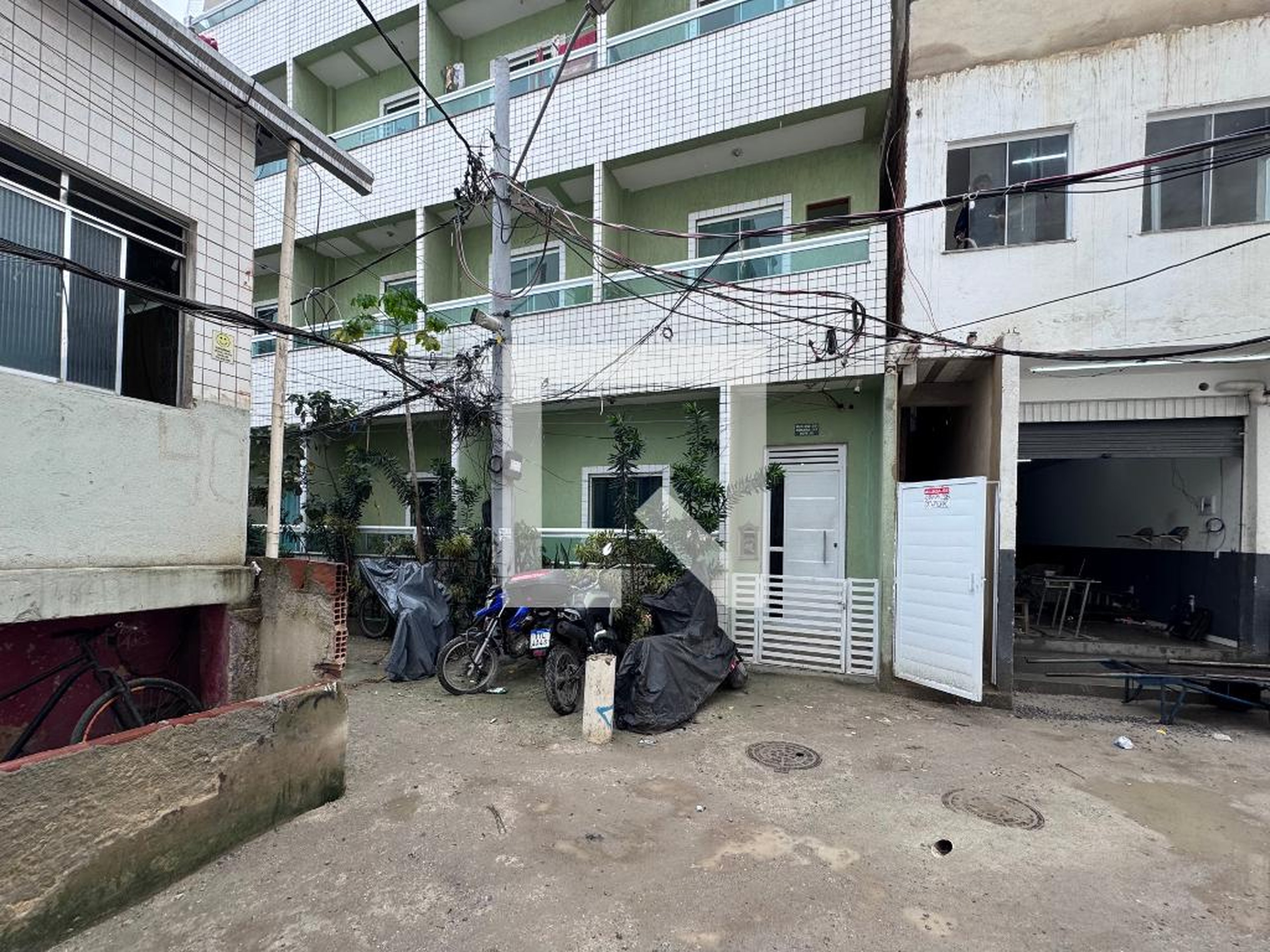 Fachada Condomínio em Rua DW, 261