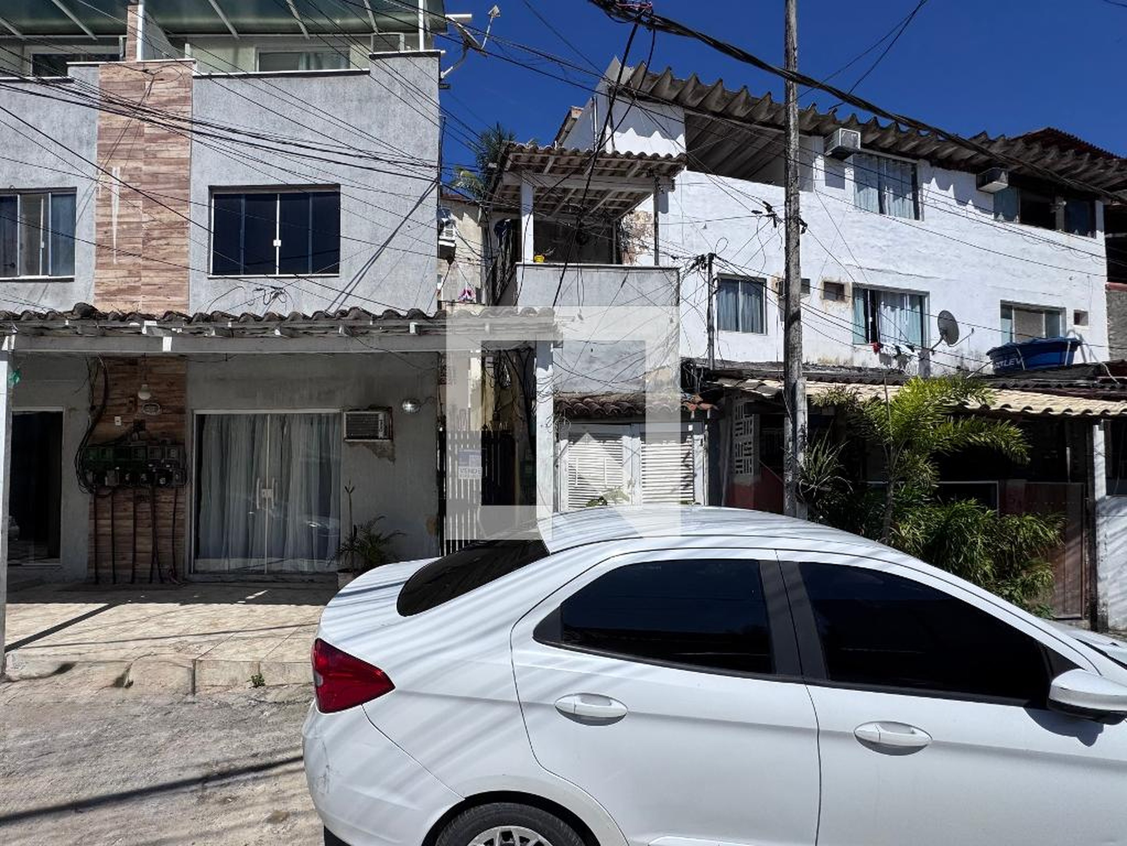 Fachada Condomínio em Rua Oito W, 5