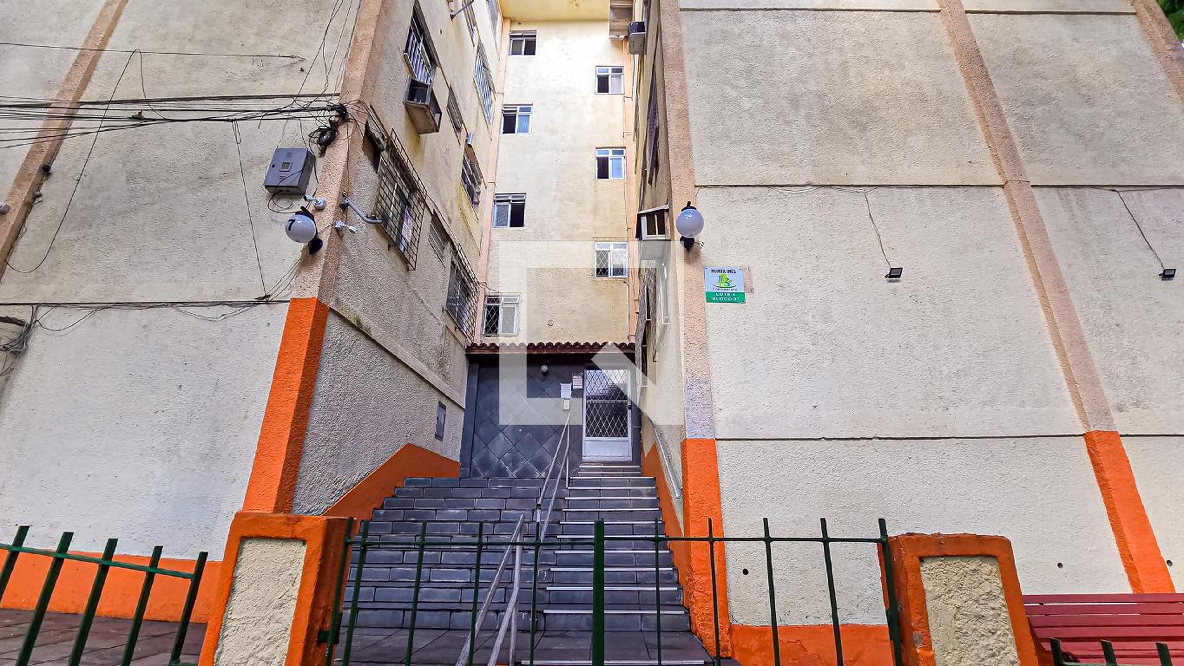 Fachada do Prédio Condomínio em Rua Paulo Píres, 199