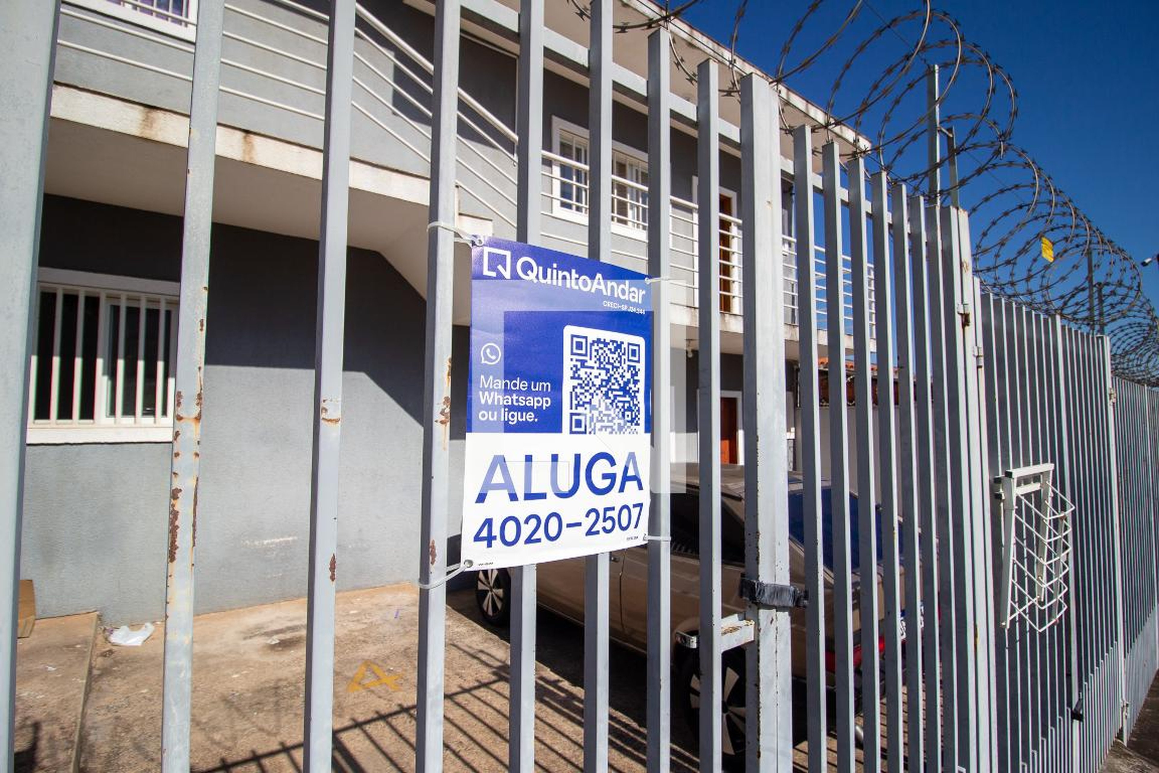Fachada Condomínio em Rua Roque Nunes, 735