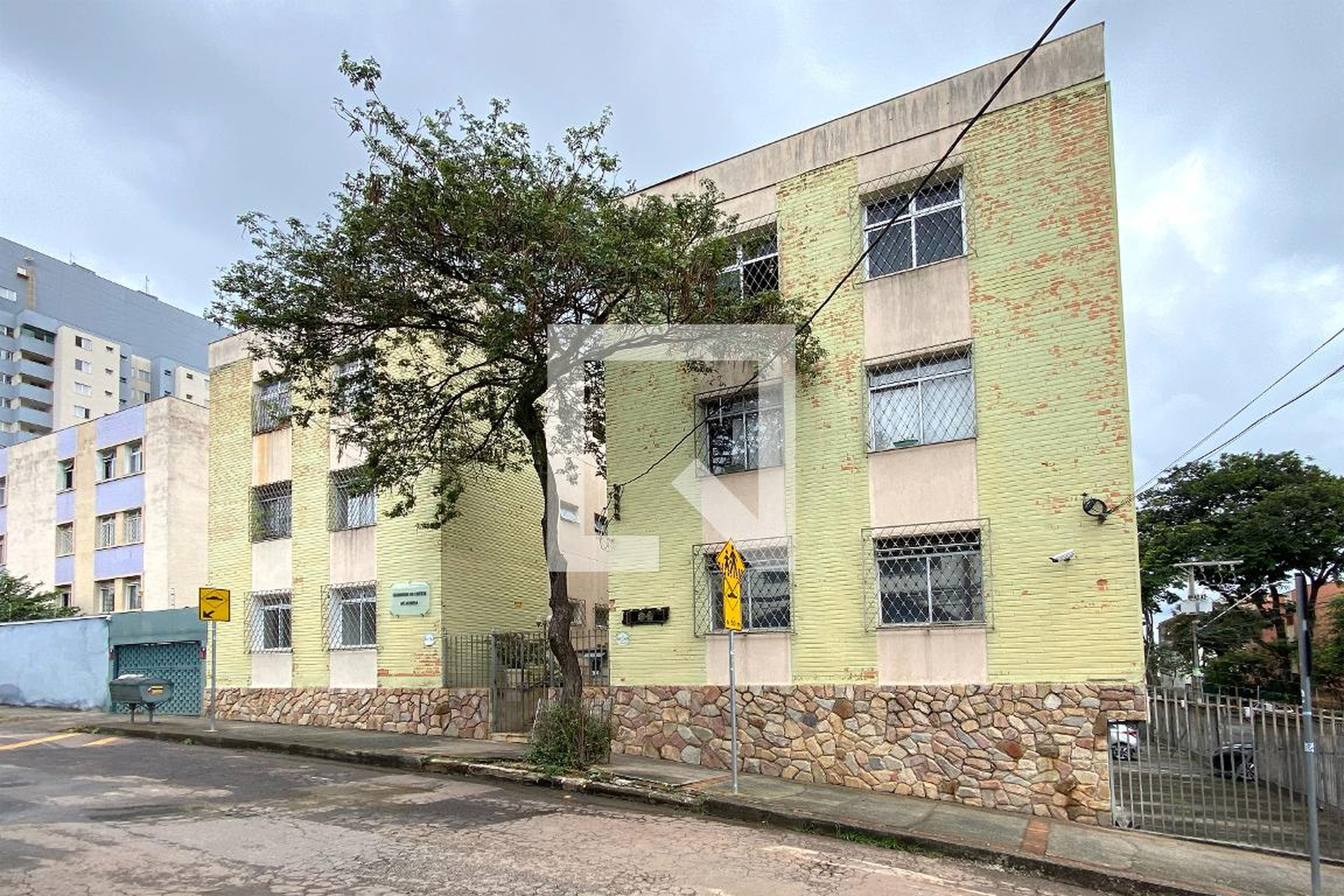 Fachada Condomínio em Rua Professor Jerson Martins, 191