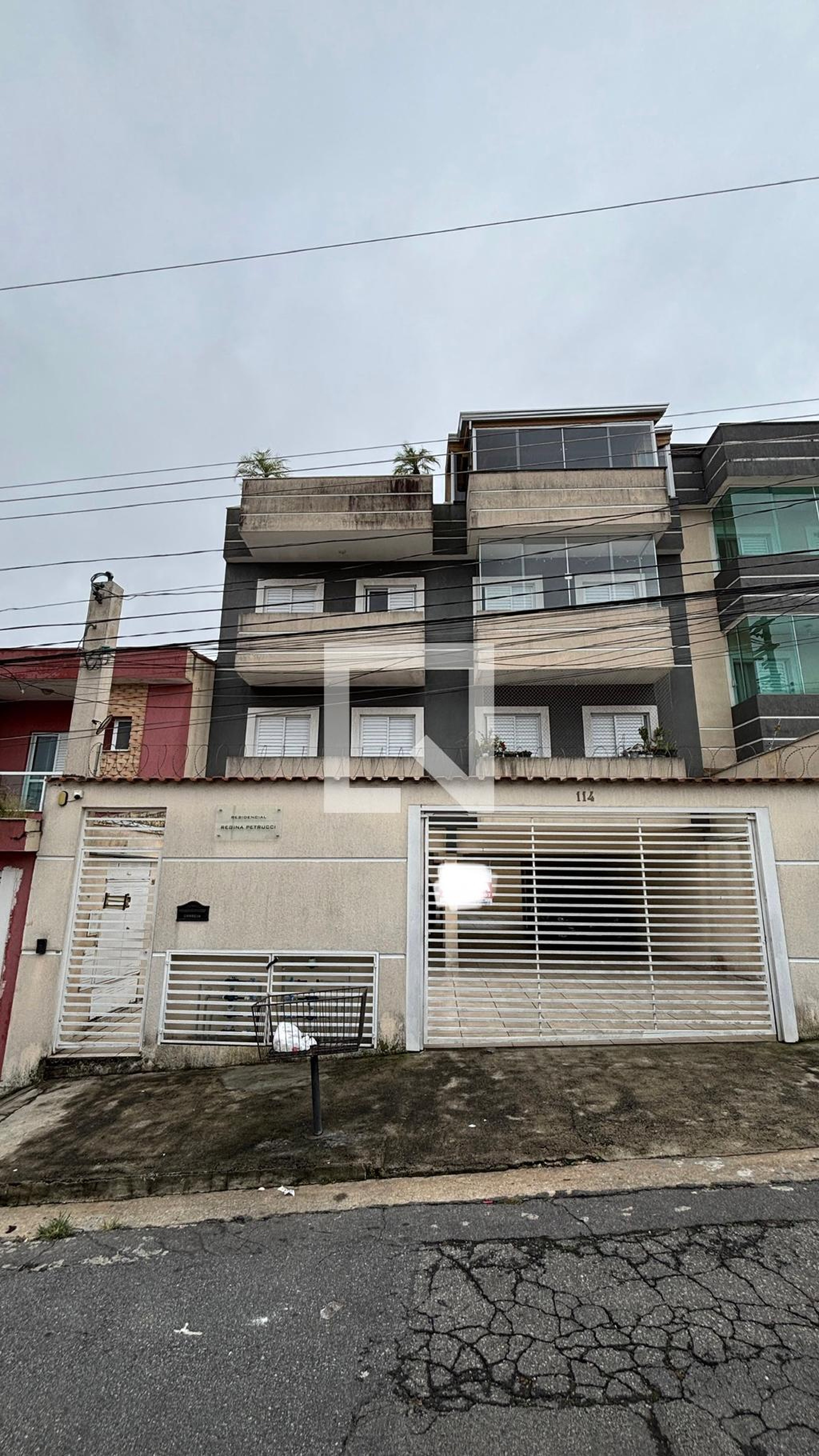 Fachada Condomínio em Rua Carneiro Leão, 114
