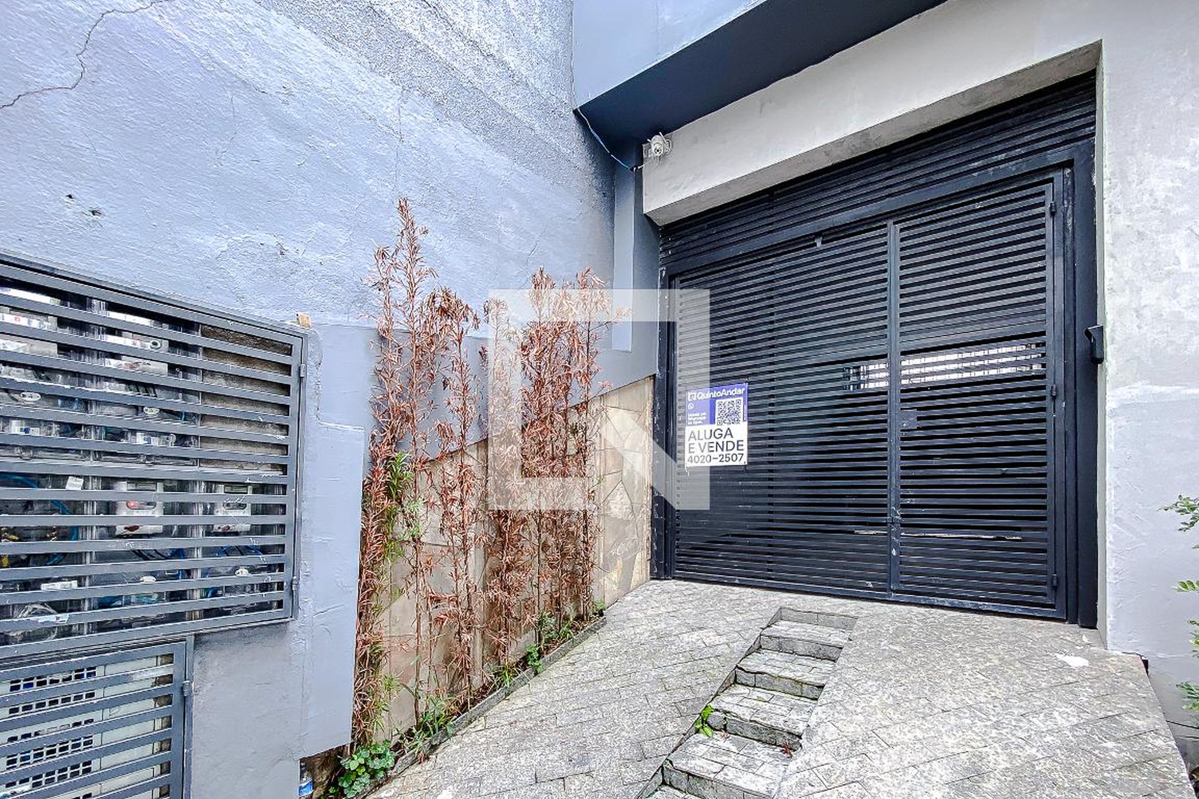 Fachada Condomínio em Rua Conde Prates, 189