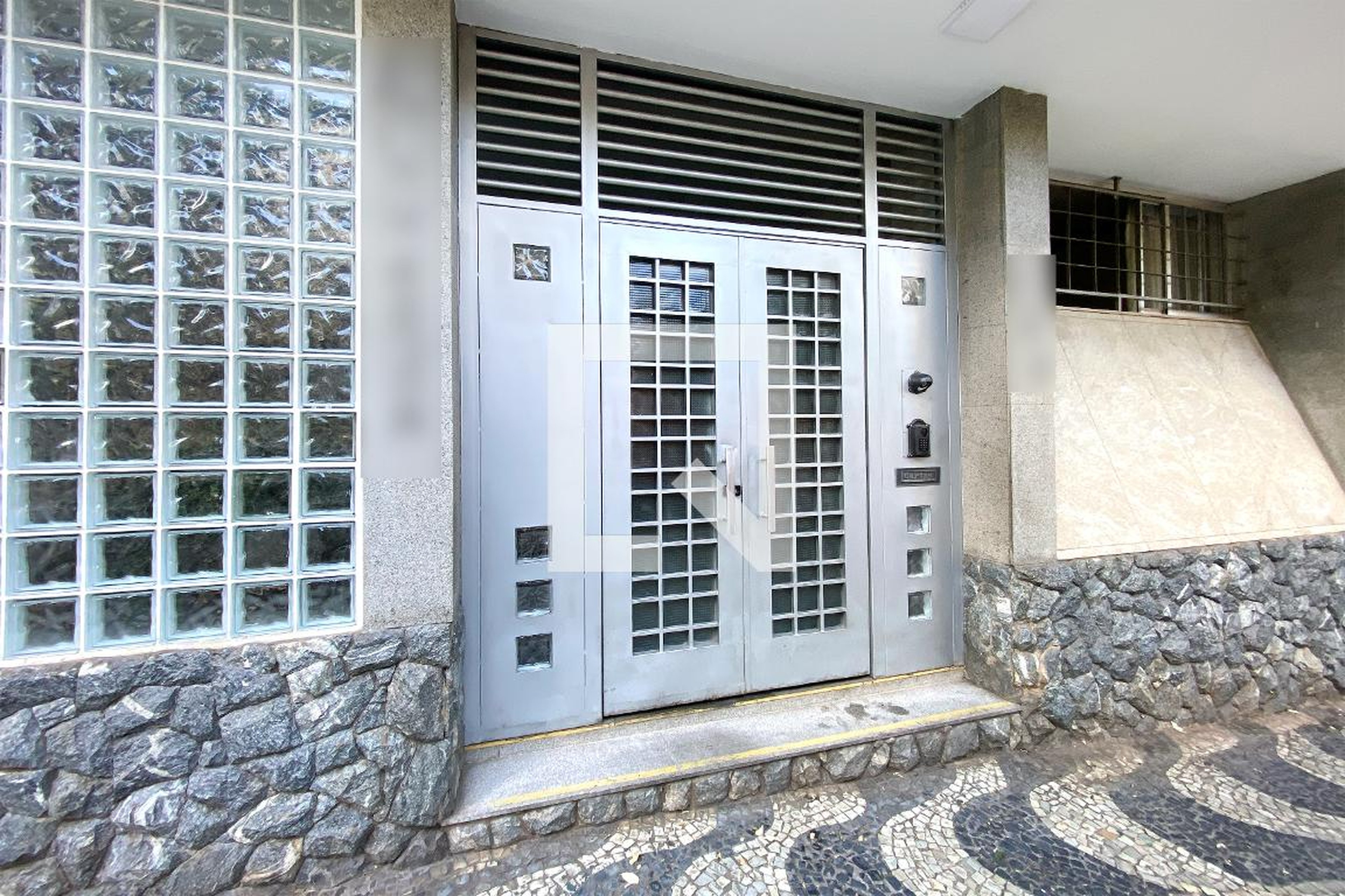 Fachada Condomínio em Rua Pernambuco, 238