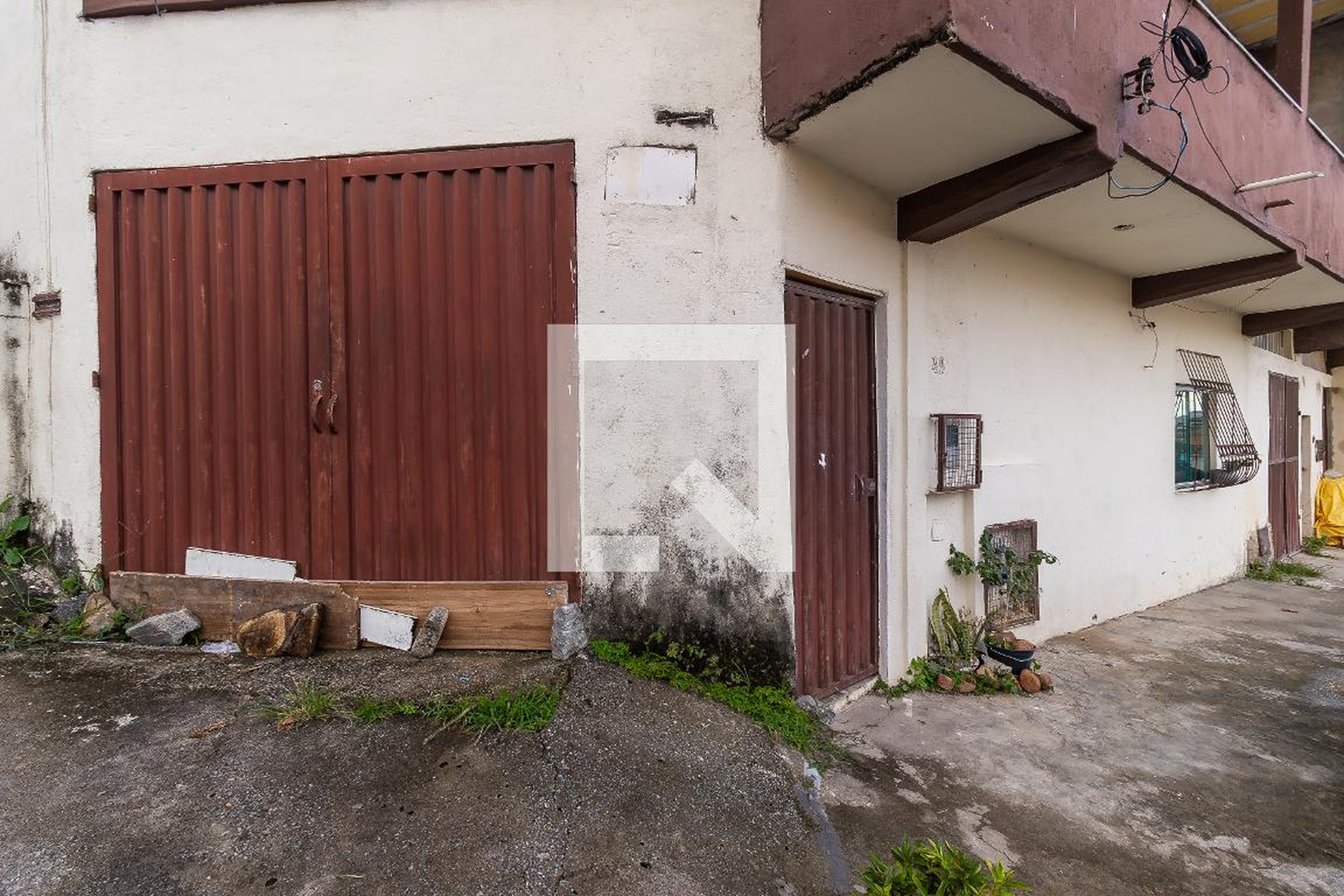 Fachada Condomínio em Rua Gramados, 49