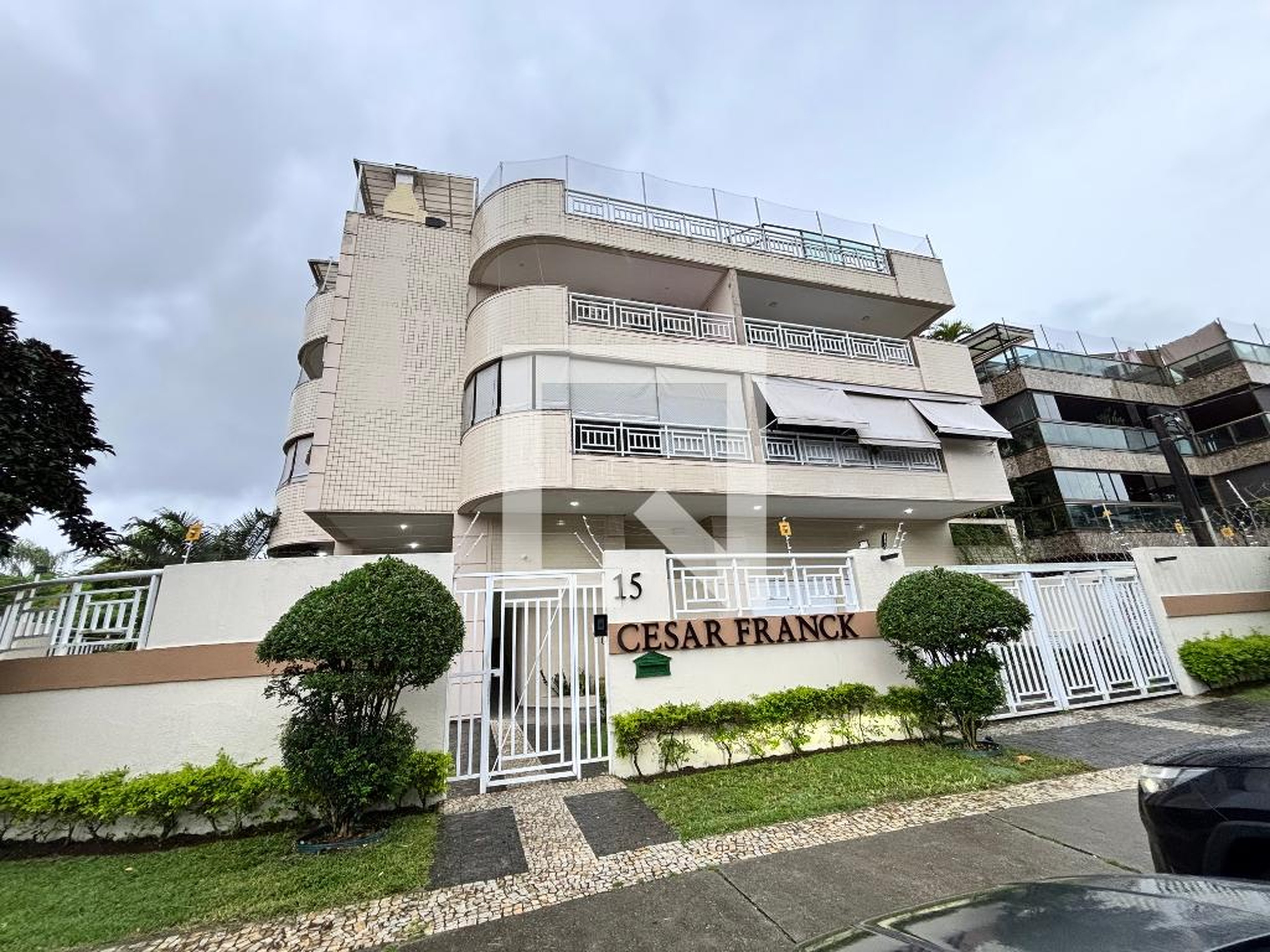 Fachada Condomínio em Rua Venâncio Veloso, 15