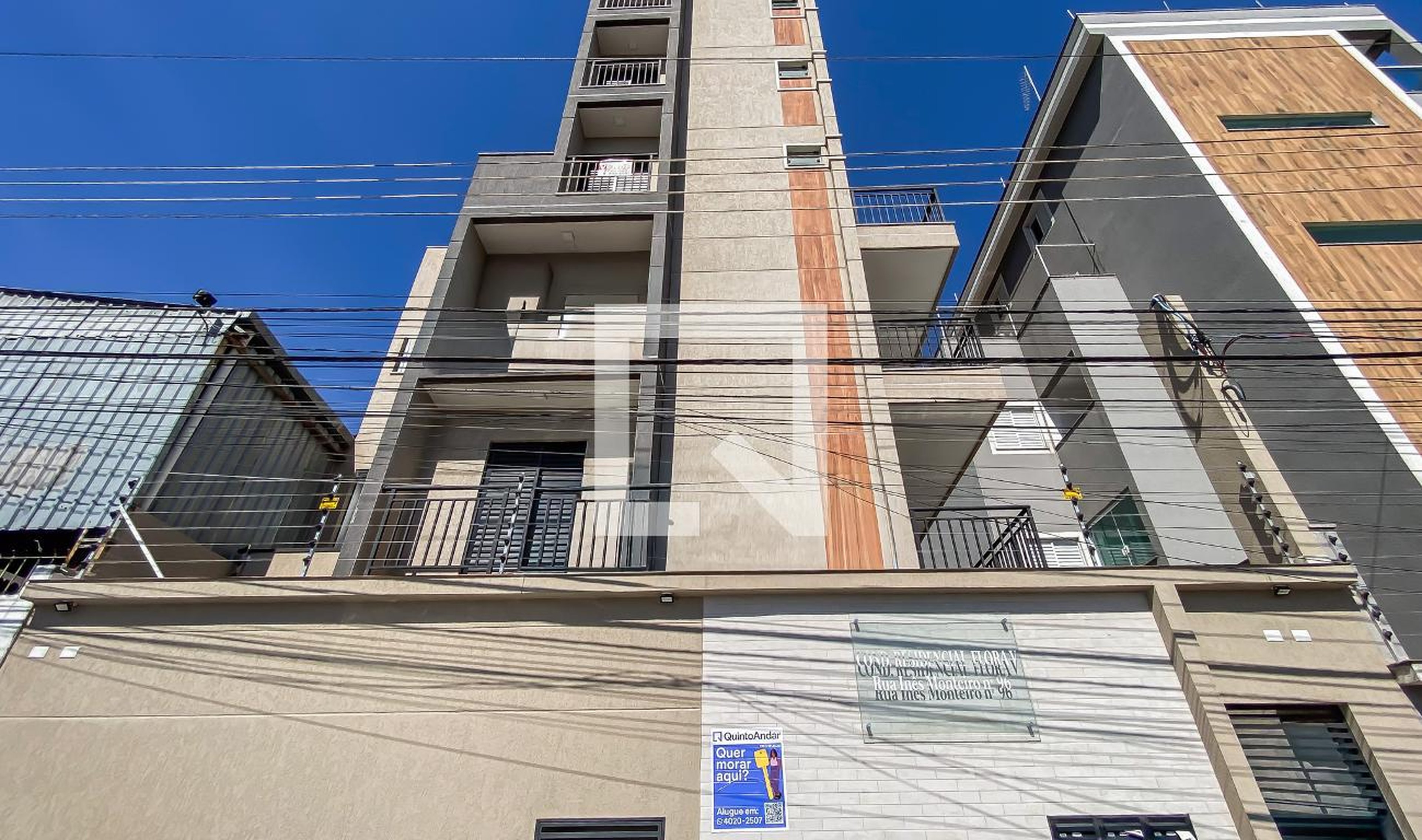 Fachada Condomínio em Rua Inês Monteiro, 96