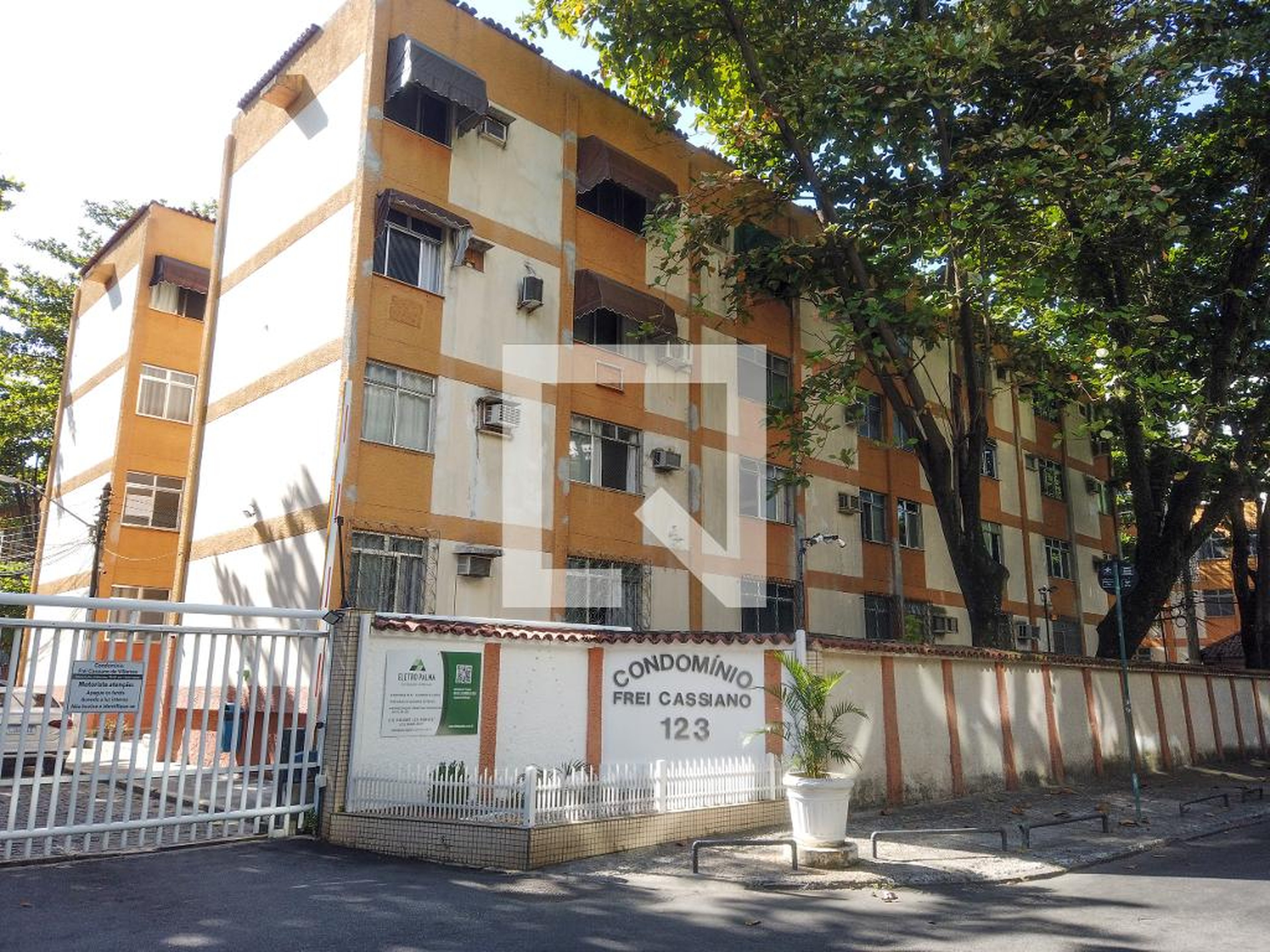 Fachada Condomínio Frei Cassiano de Villarosa