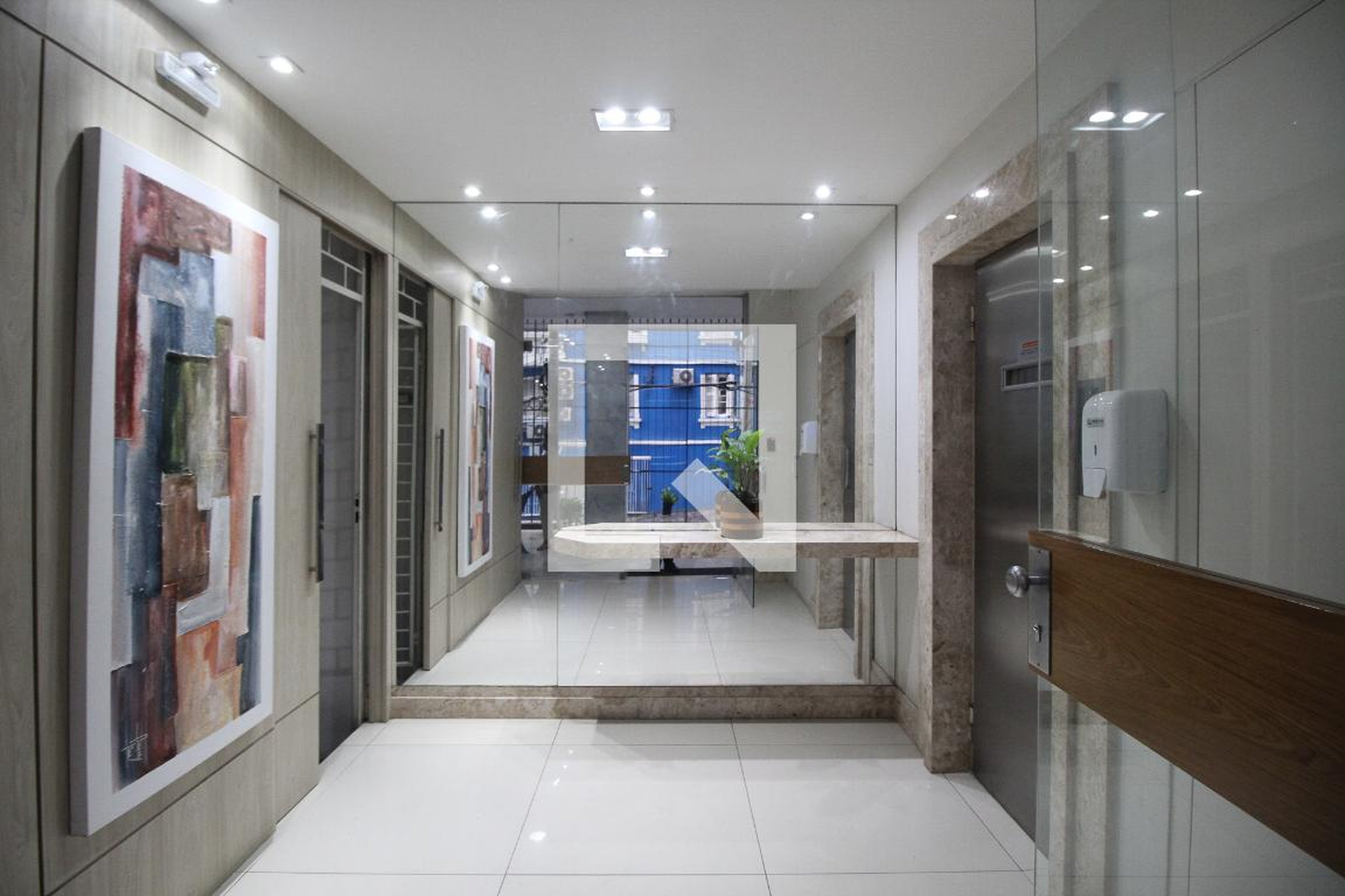 Hall de entrada Condomínio em Avenida Independência, 1097