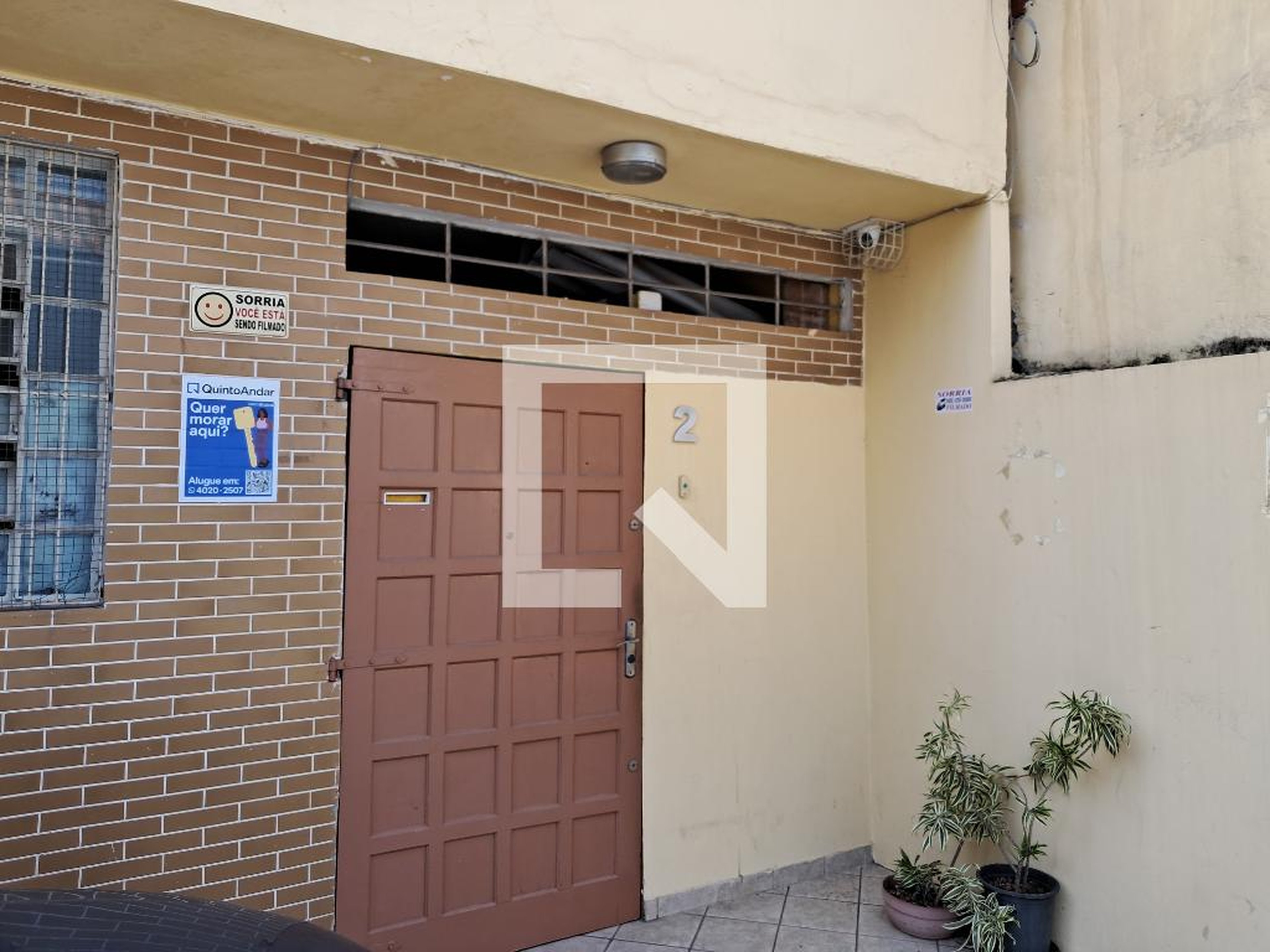 Fachada Condomínio em Rua Pedro Feres, 42