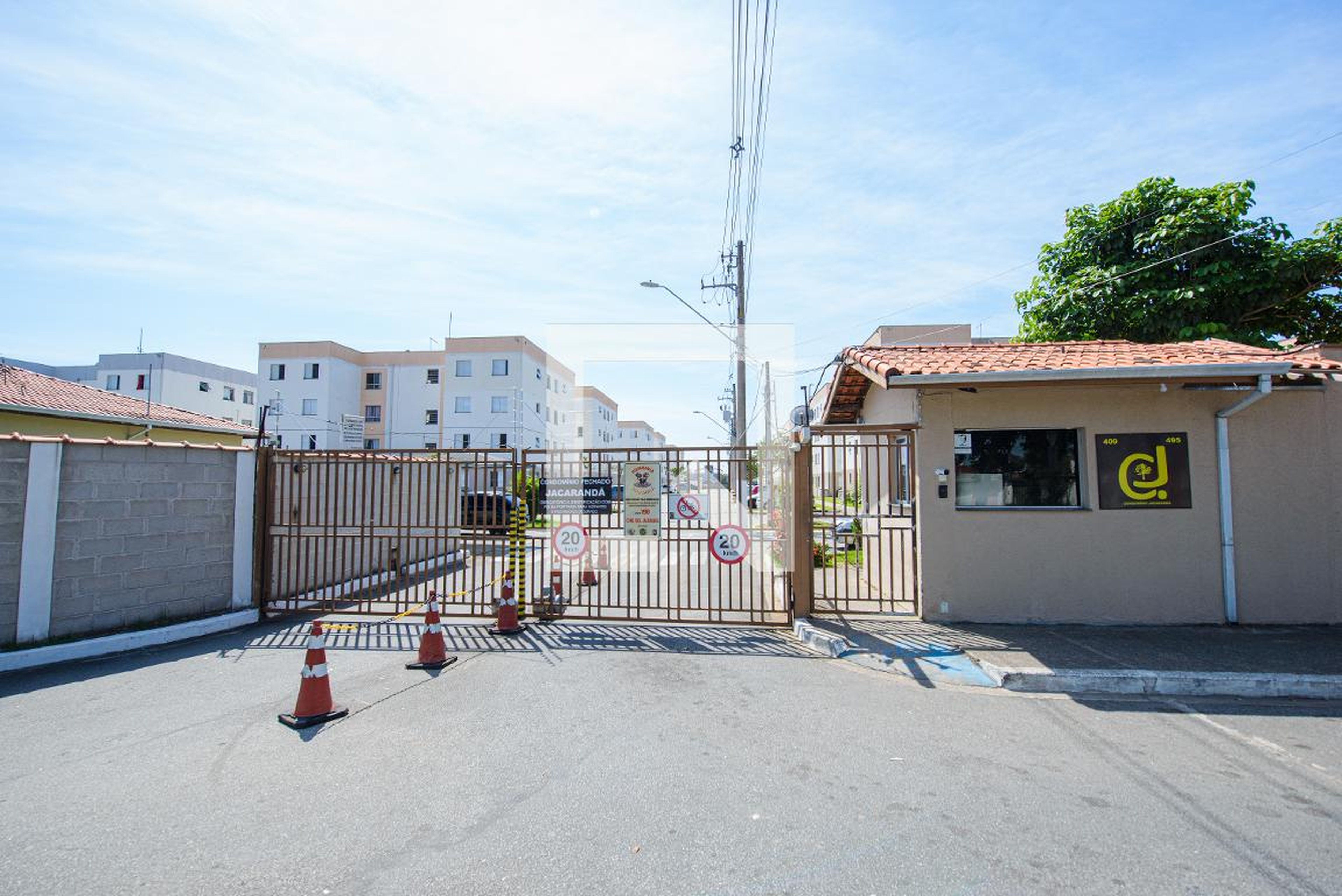 Fachada do condomínio Condomínio Jacaranda