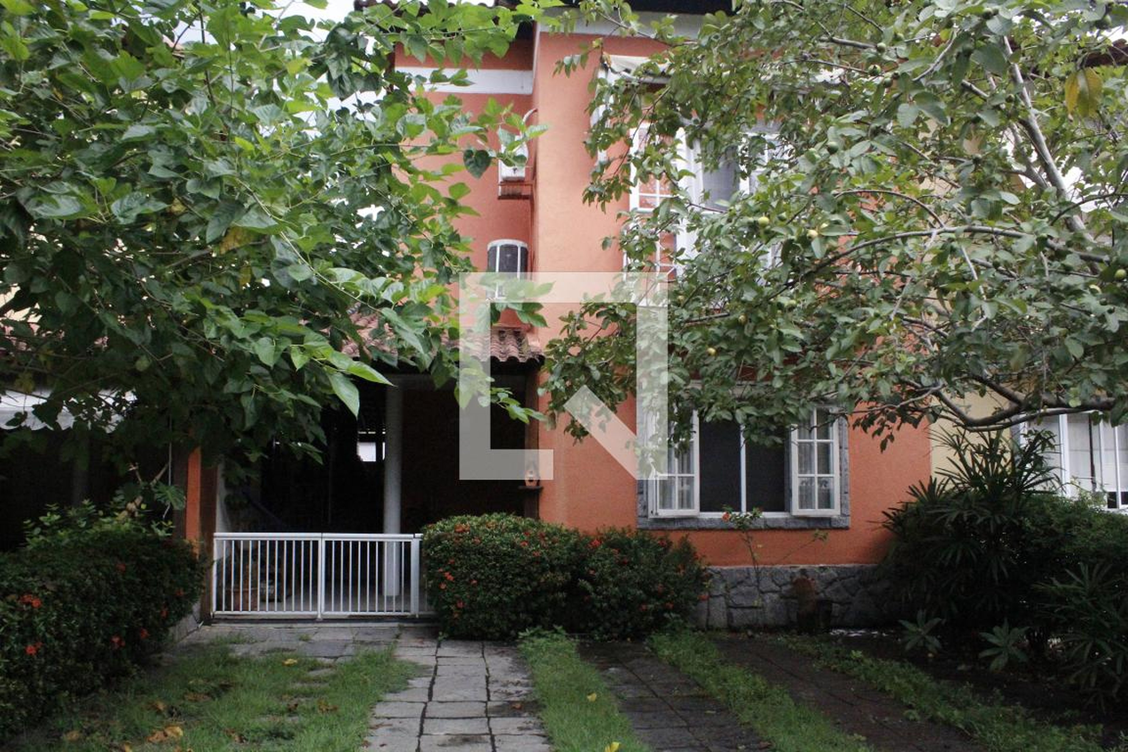 Fachada Condomínio em Rua Lagoa Grande, 650