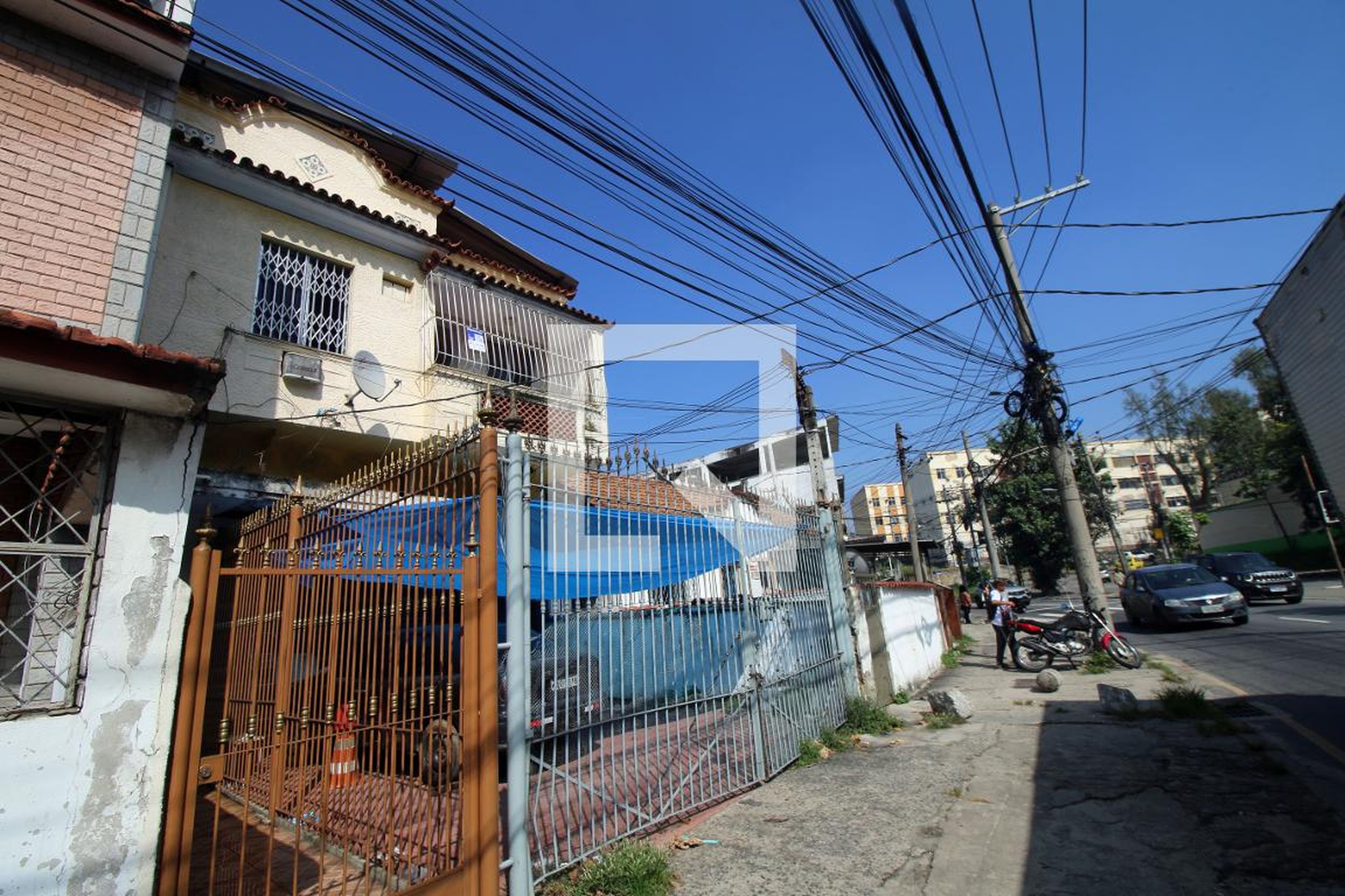 Fachada do Prédio Condomínio em Rua Leopoldina Rego, 681