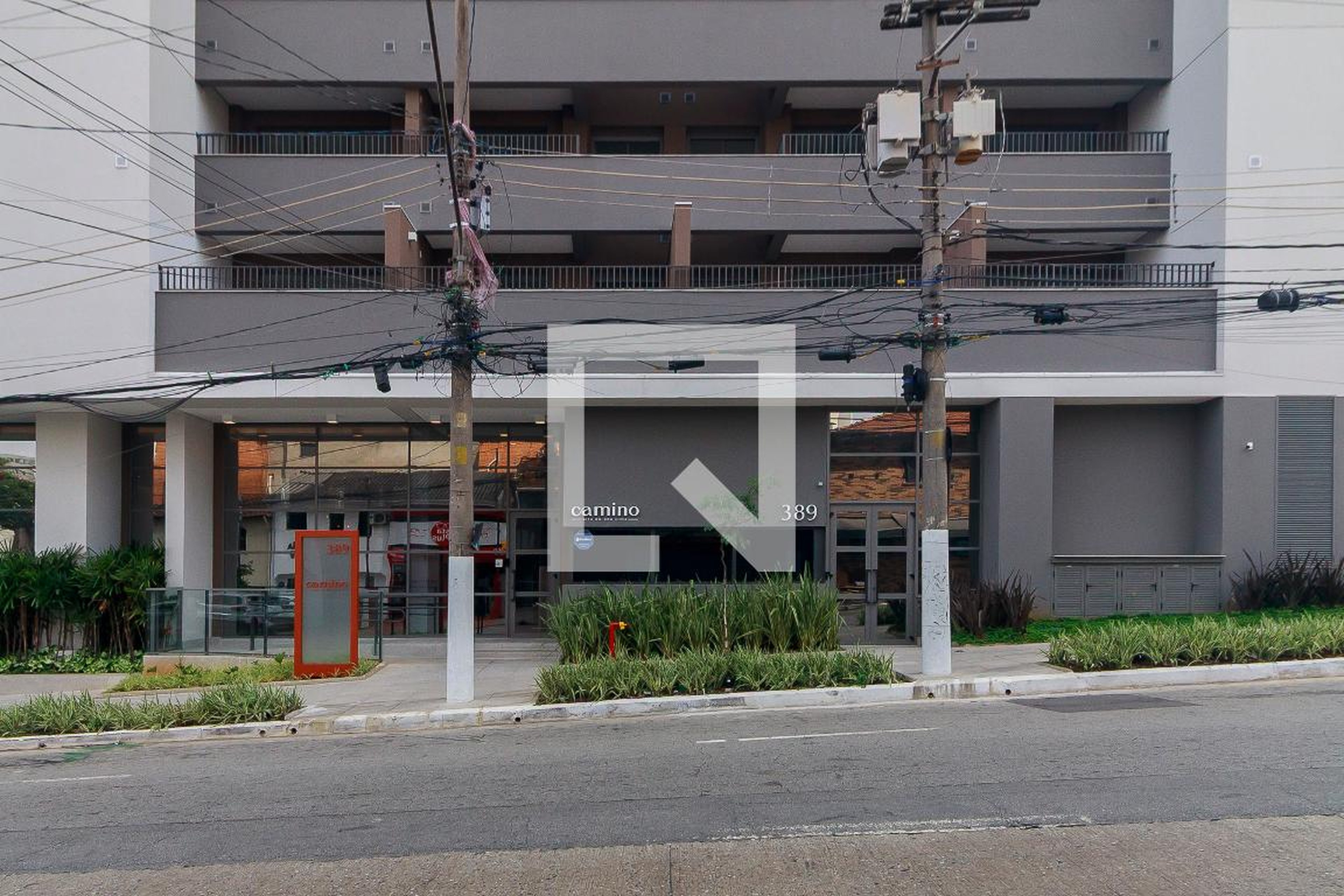 Fachada Condomínio em Avenida Adolfo Pinheiro, 389