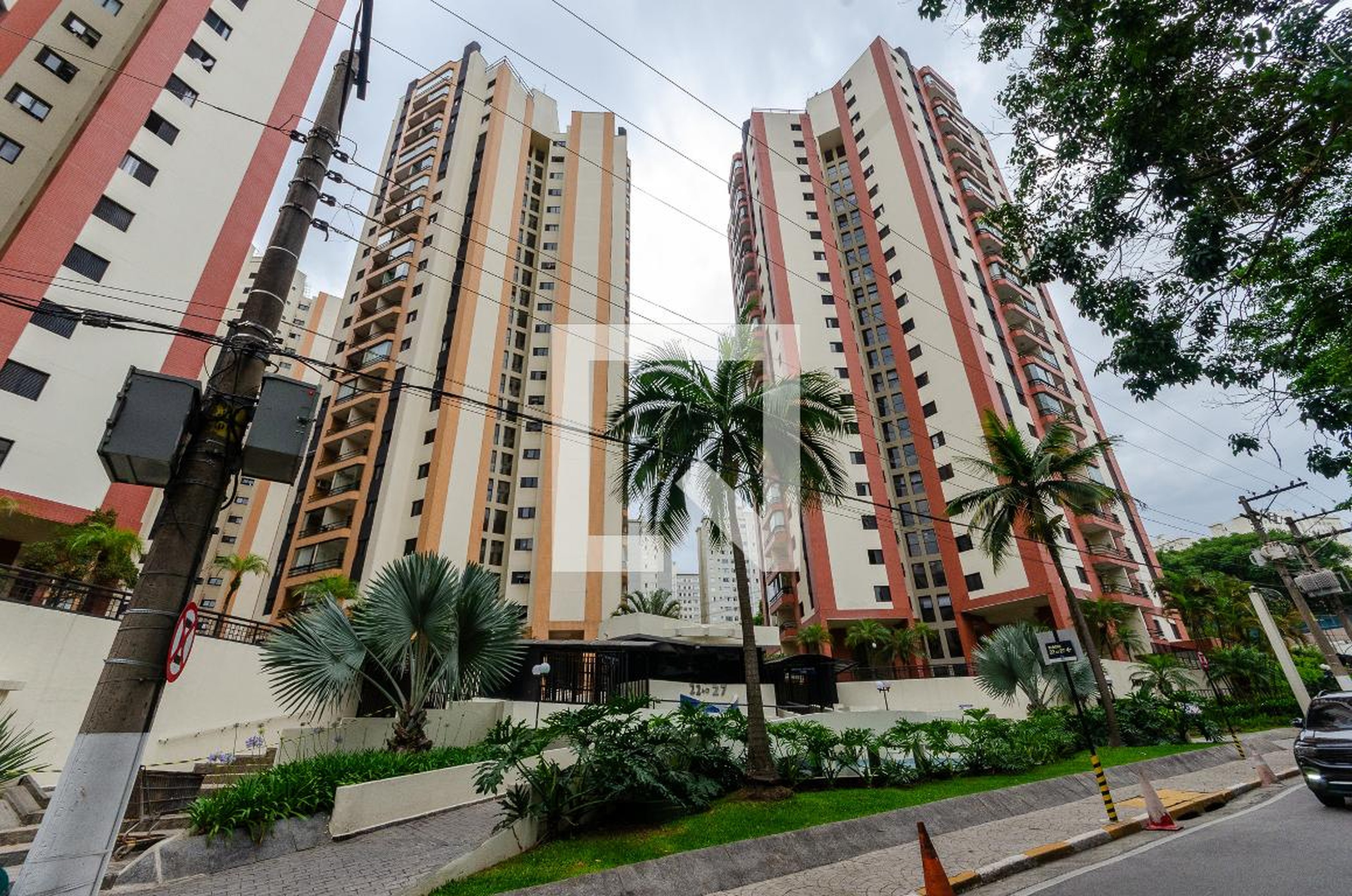 Fachada Condomínio Portal dos Bandeirantes