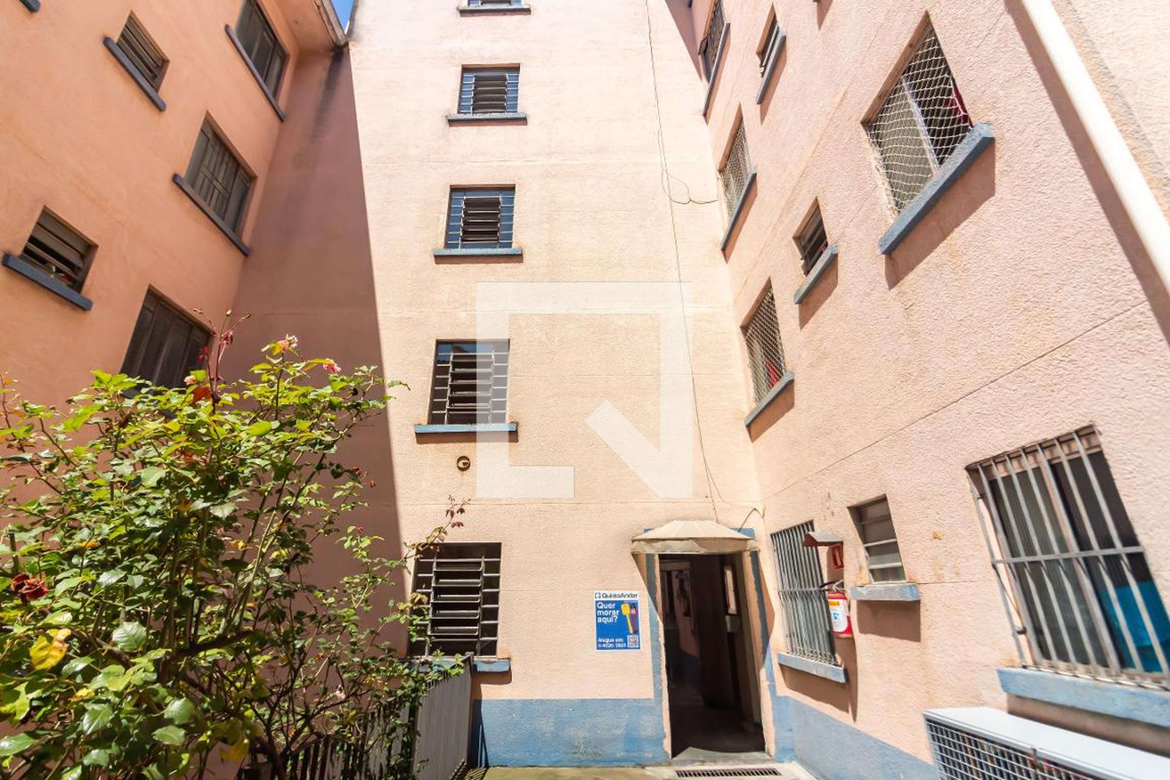 Fachada Condomínio em Via Transversal Sul, 130