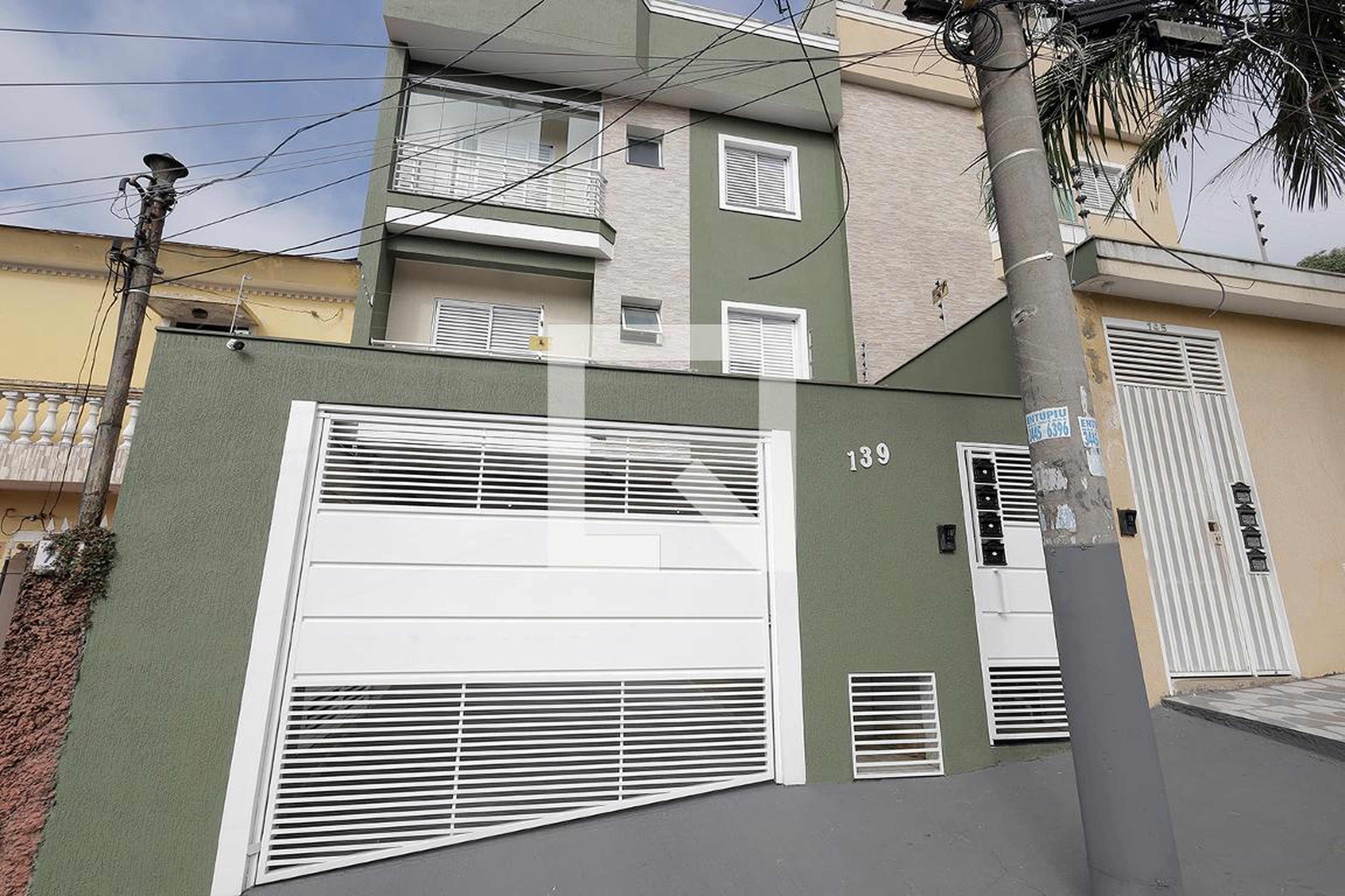 Fachada Condomínio em Rua Capri, 139