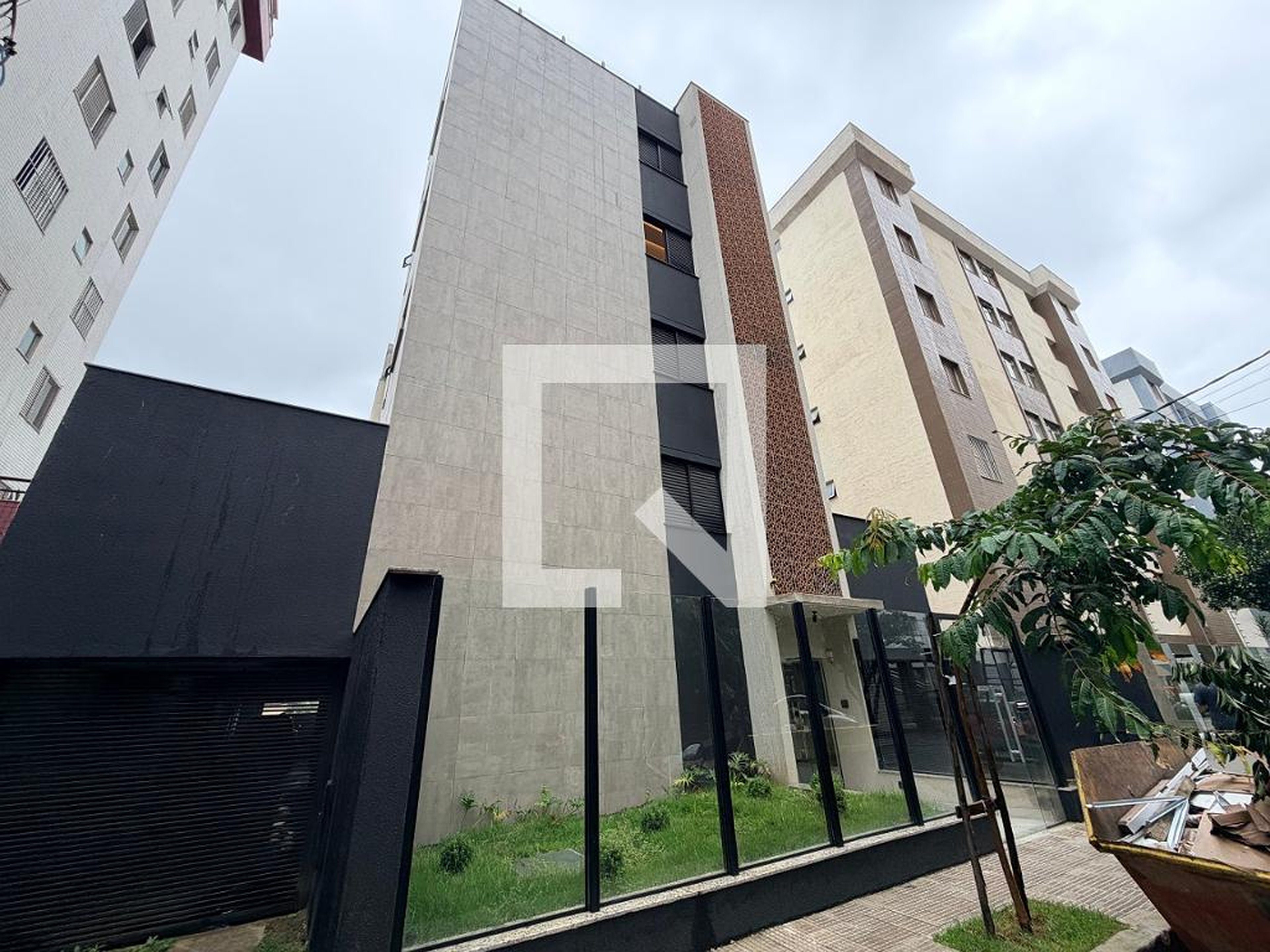 Fachada Condomínio em Rua Deputado Álvaro Sáles, 456