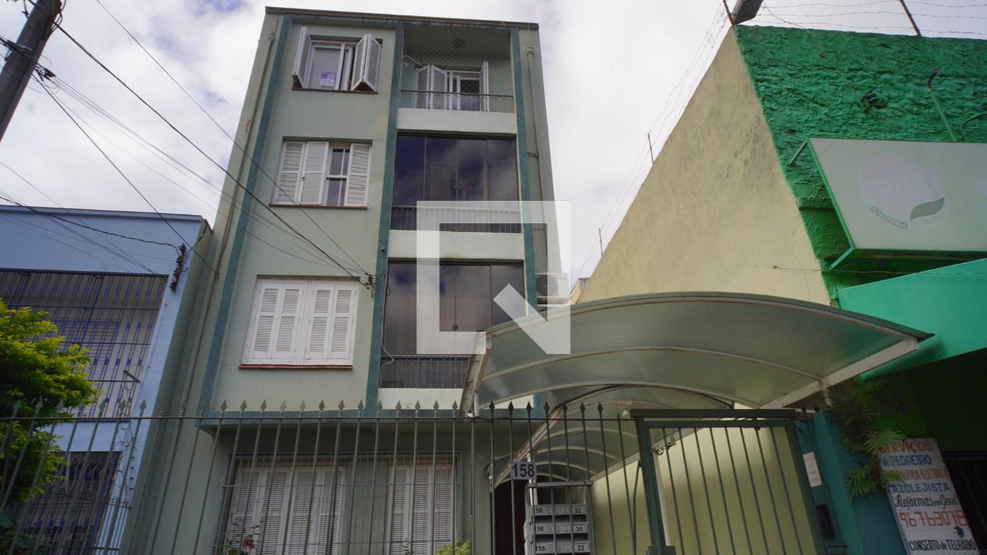 Fachada do Prédio Condomínio em Rua Santana, 158