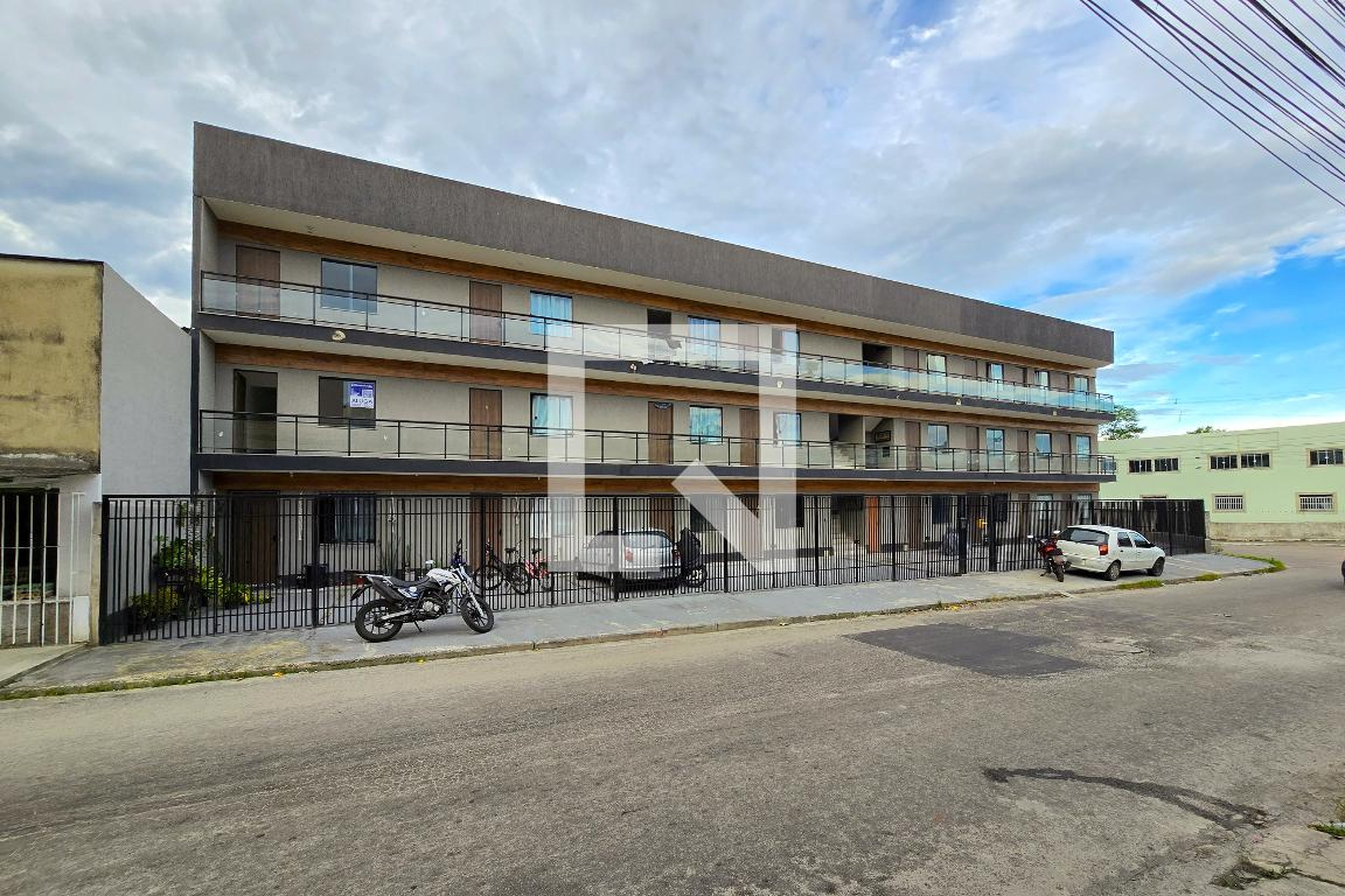 Fachada do Prédio Condomínio em Rua Estrada do Coelho, 135