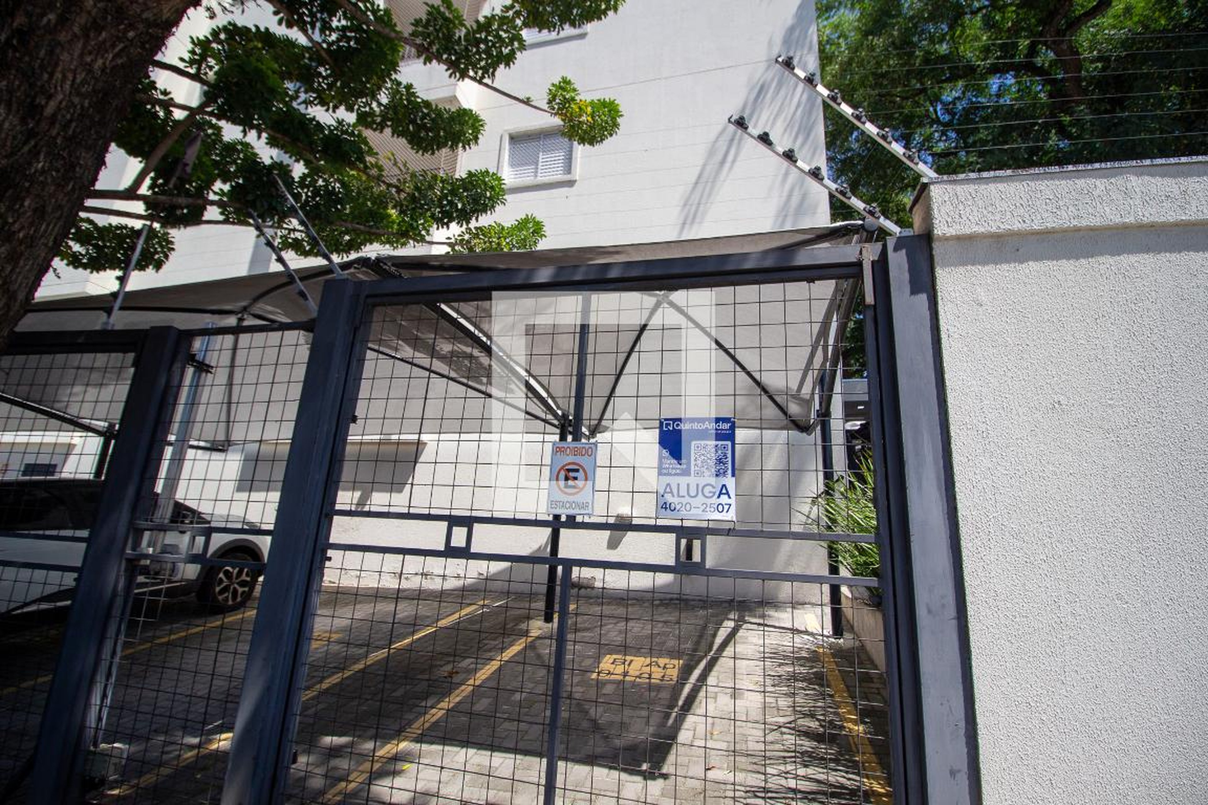 Fachada Condomínio em Rua Suíça, 130