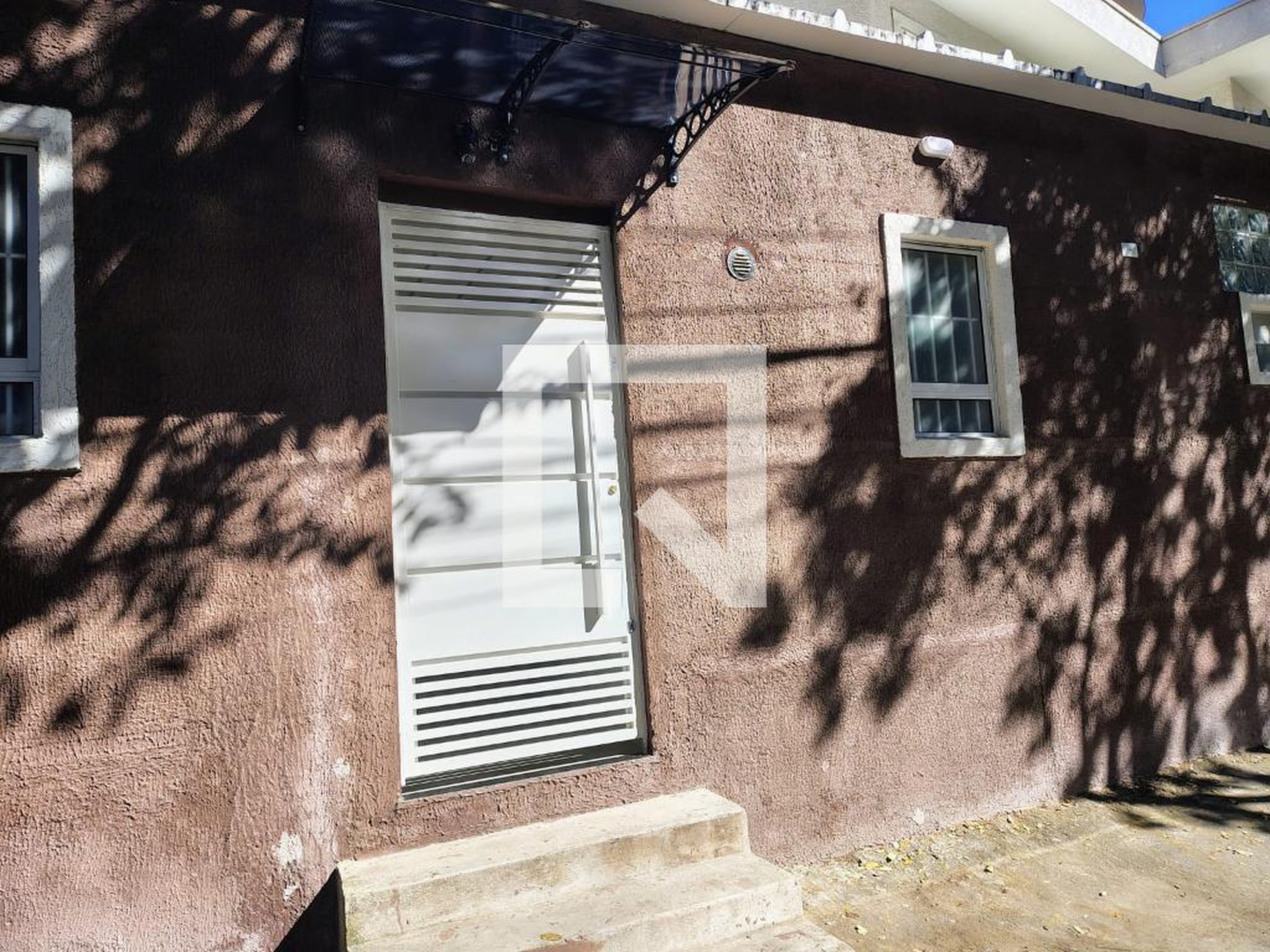 Fachada Condomínio em Rua Capitão Rubens, 446
