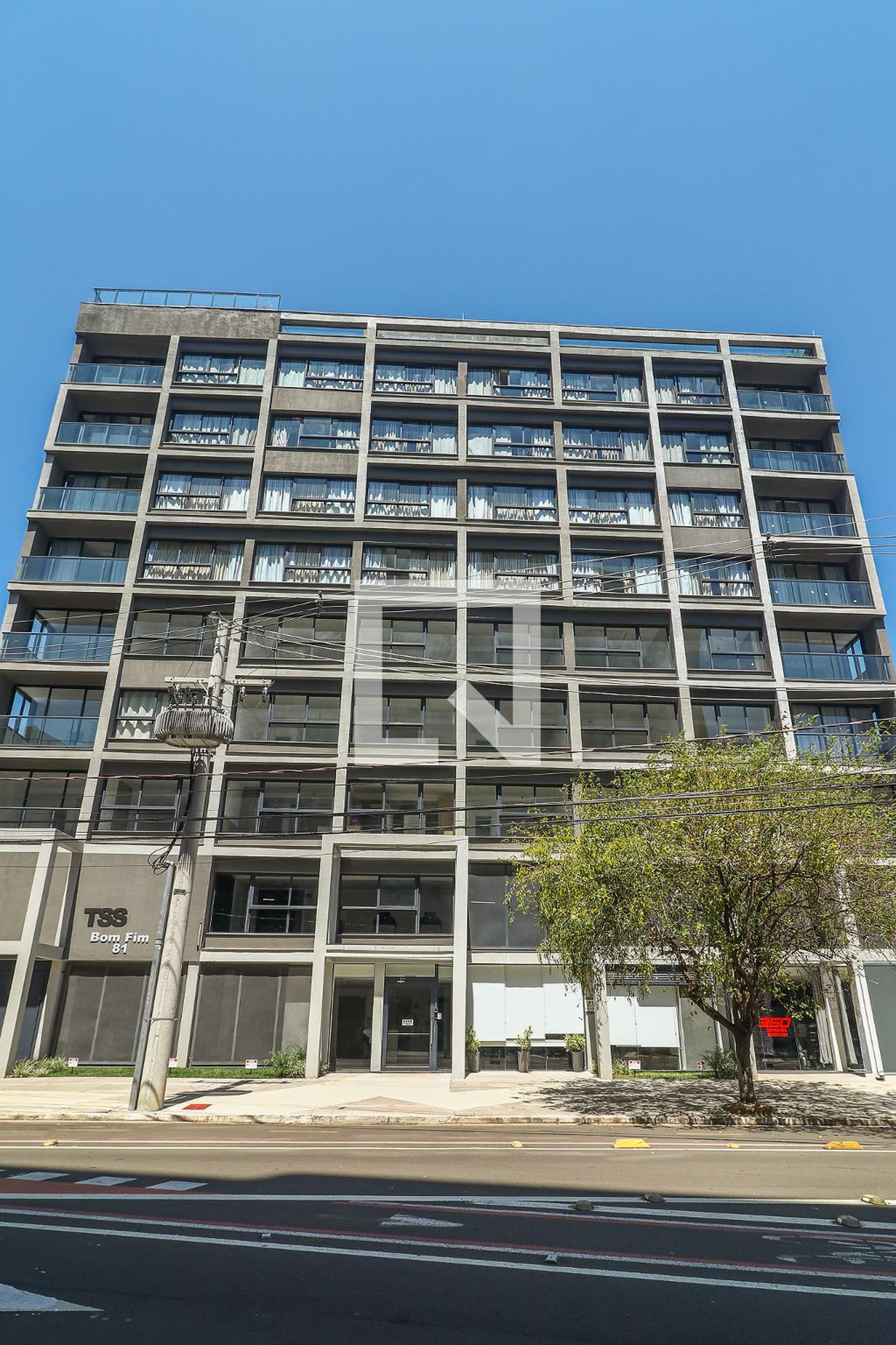 Fachada Condomínio em Rua Irmão José Otão, 81