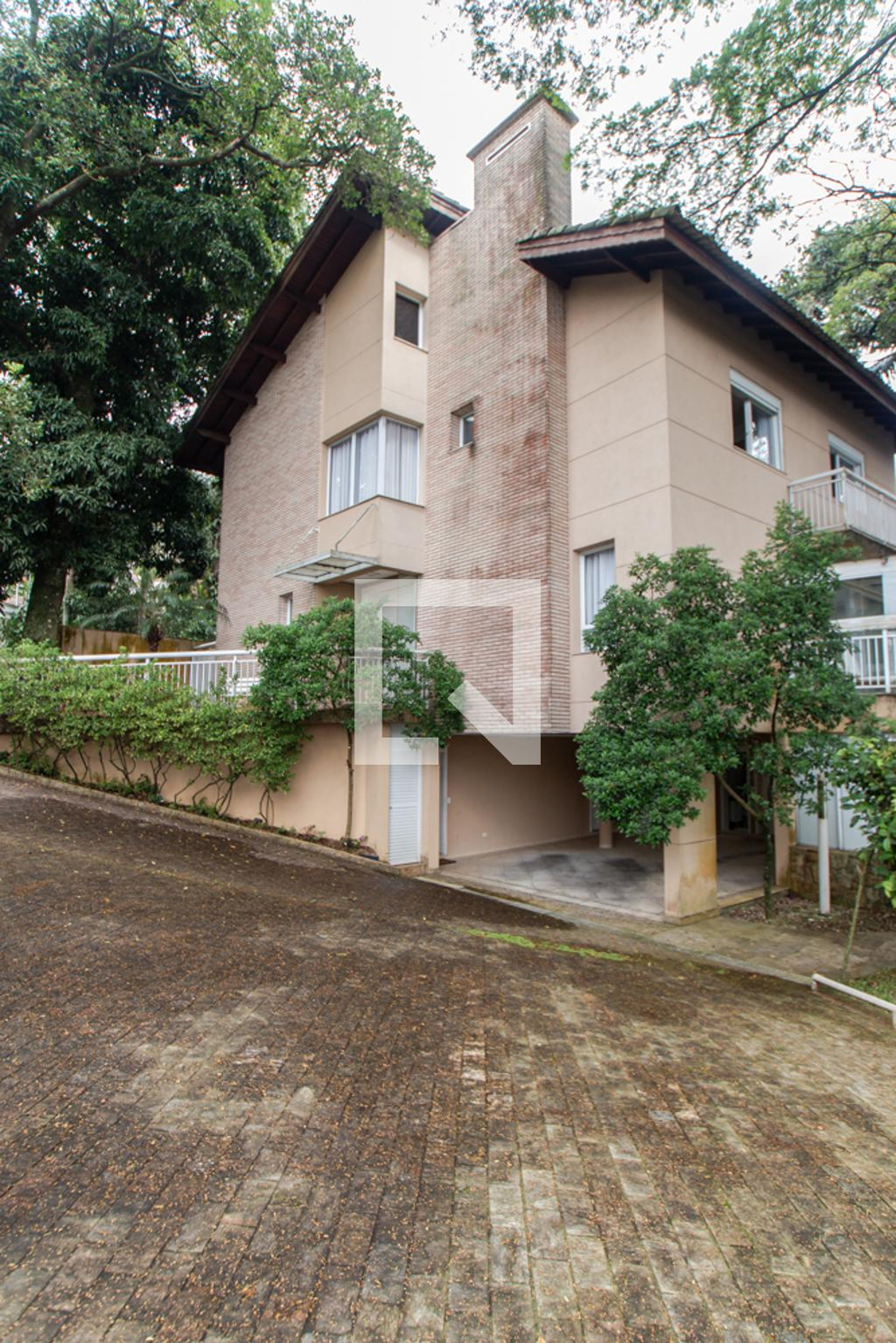 Fachada Condomínio em Rua Márcio Henrique Geenen, 227