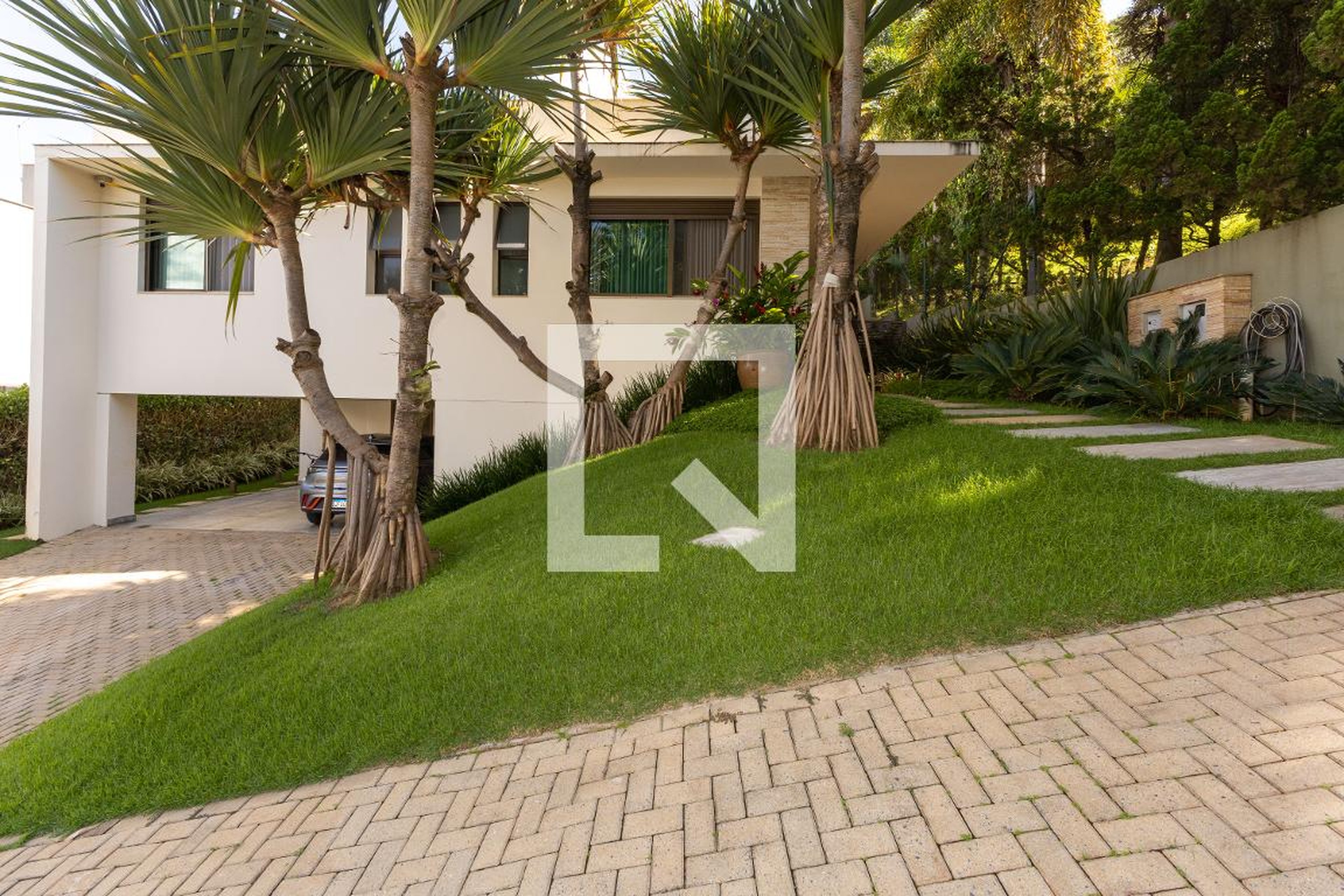 Fachada Condomínio em Rua Perseus, 76