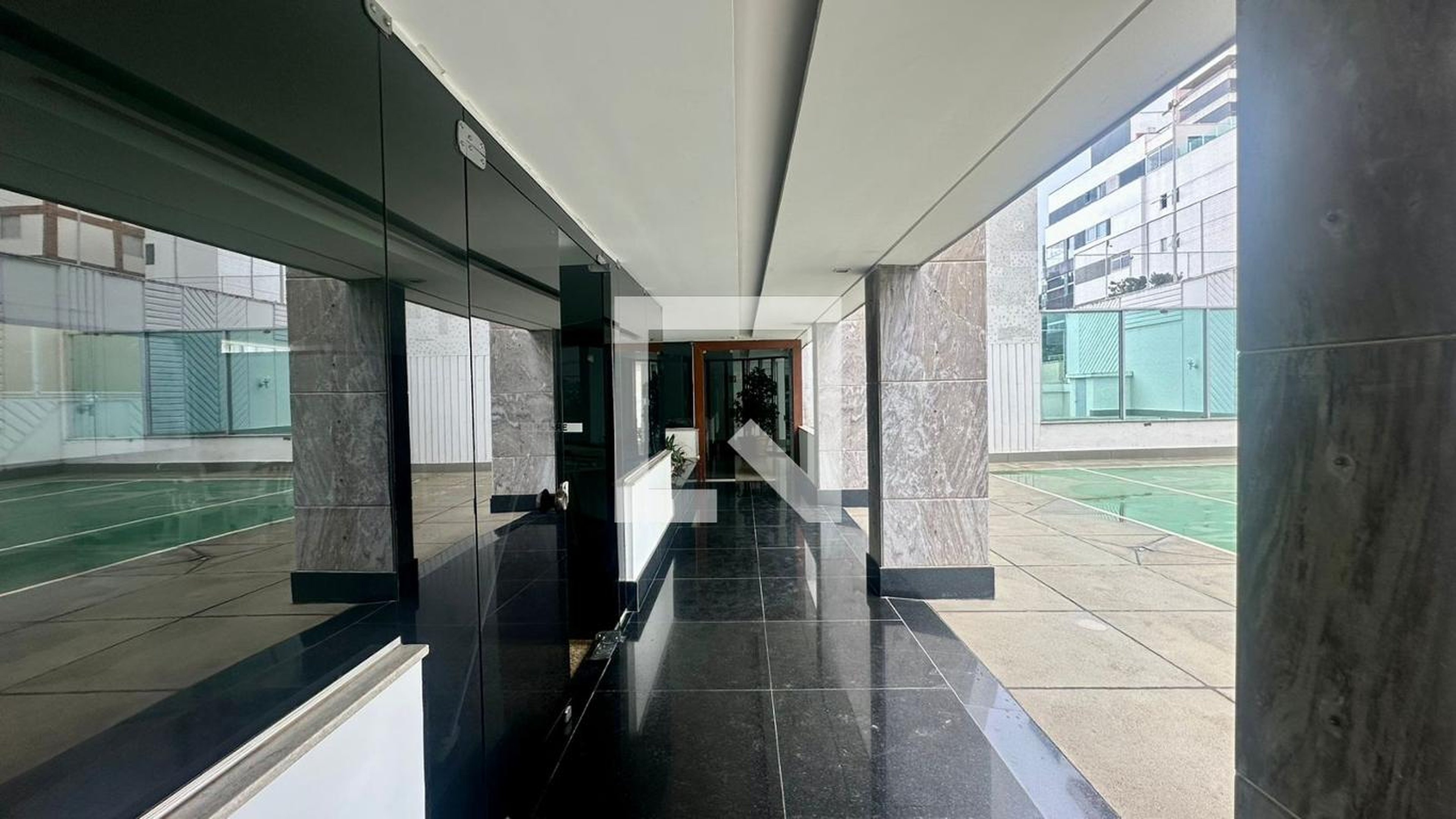 Entrada do prédio Condomínio Dona Leonor