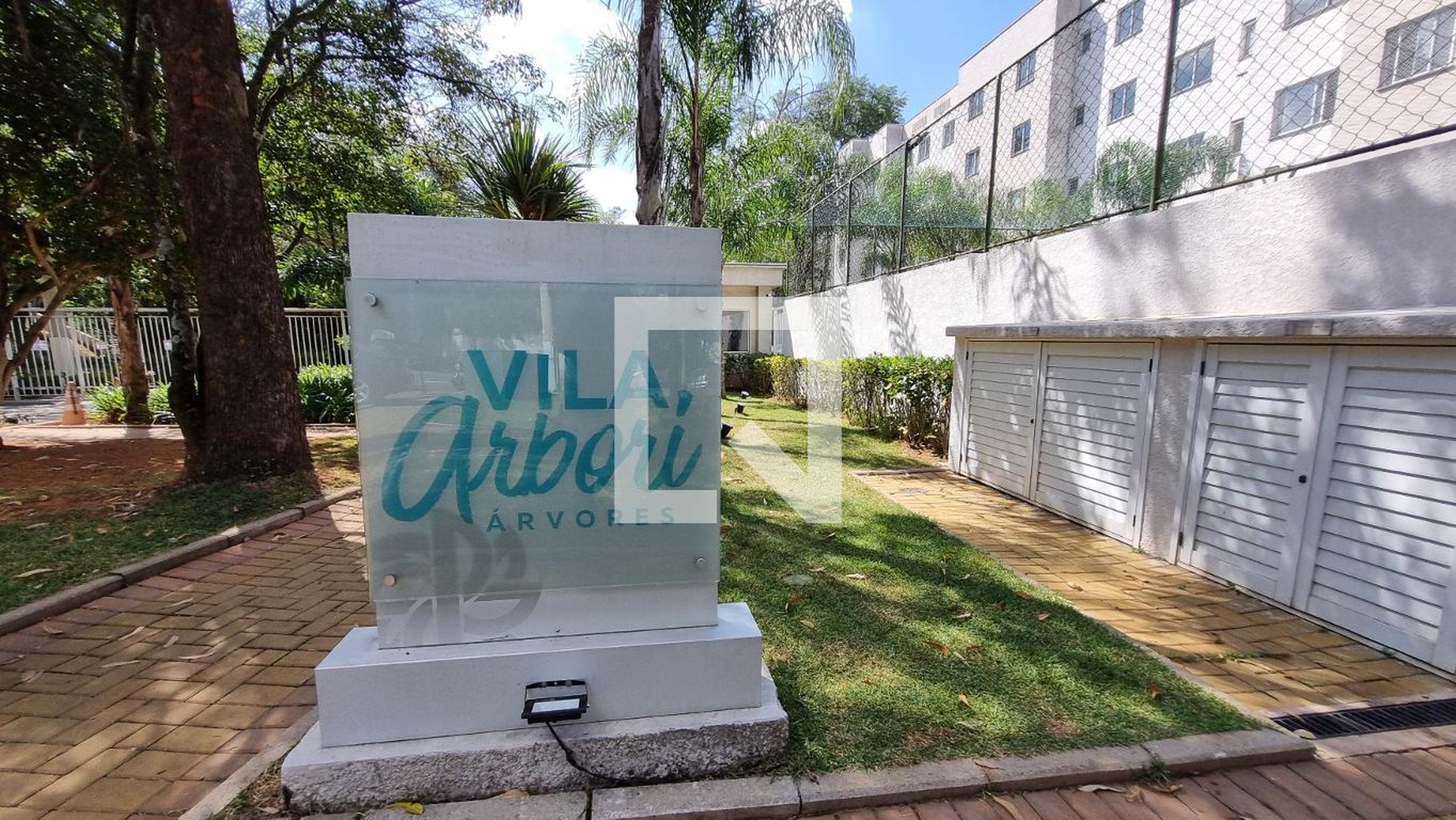 Fachada Condomínio Vila Arbori Árvores