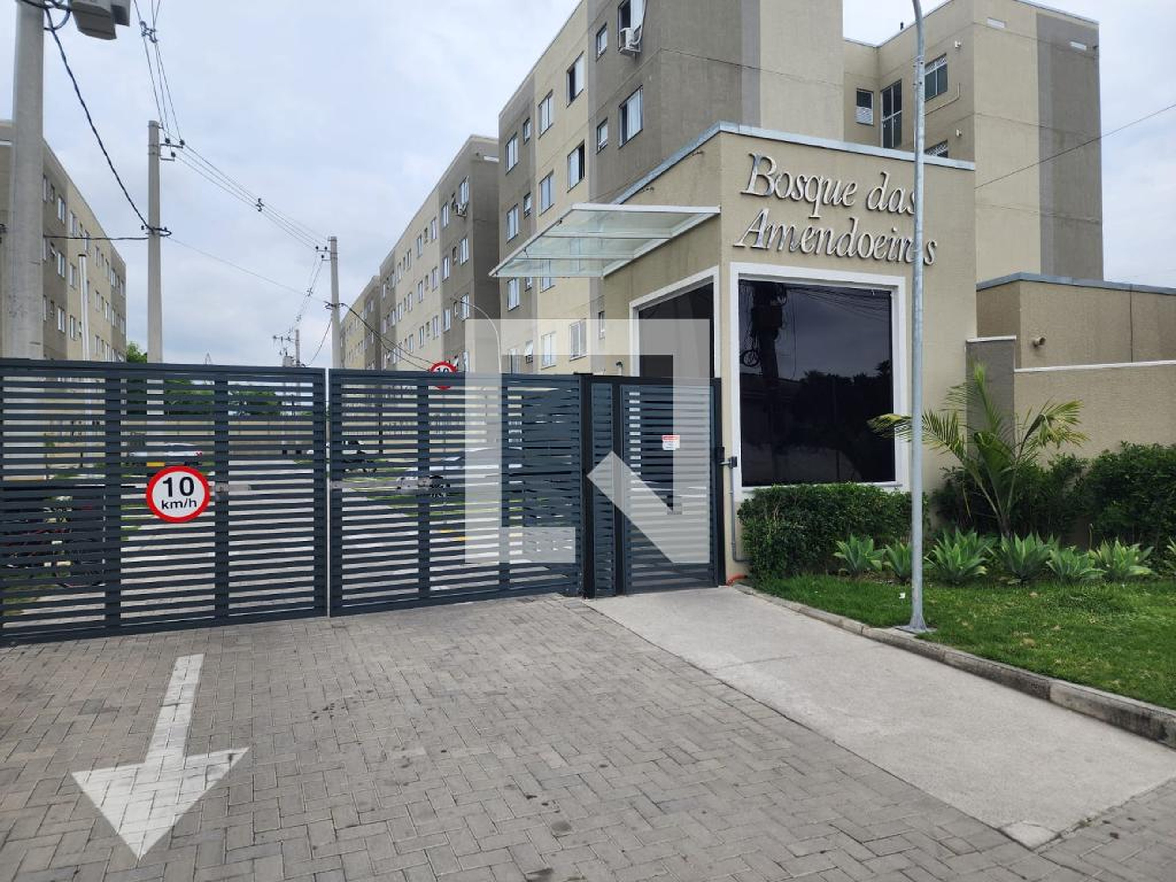 Fachada Condomínio Bosque das Amendoeiras