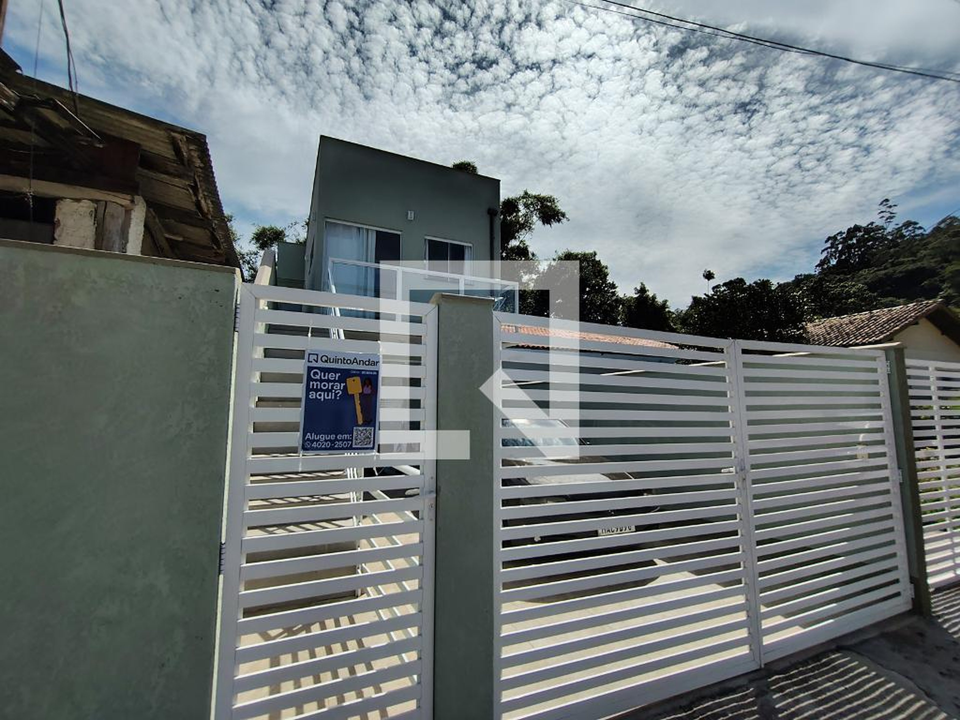 Fachada Condomínio em Rua dos Coqueiros Verdes, 355