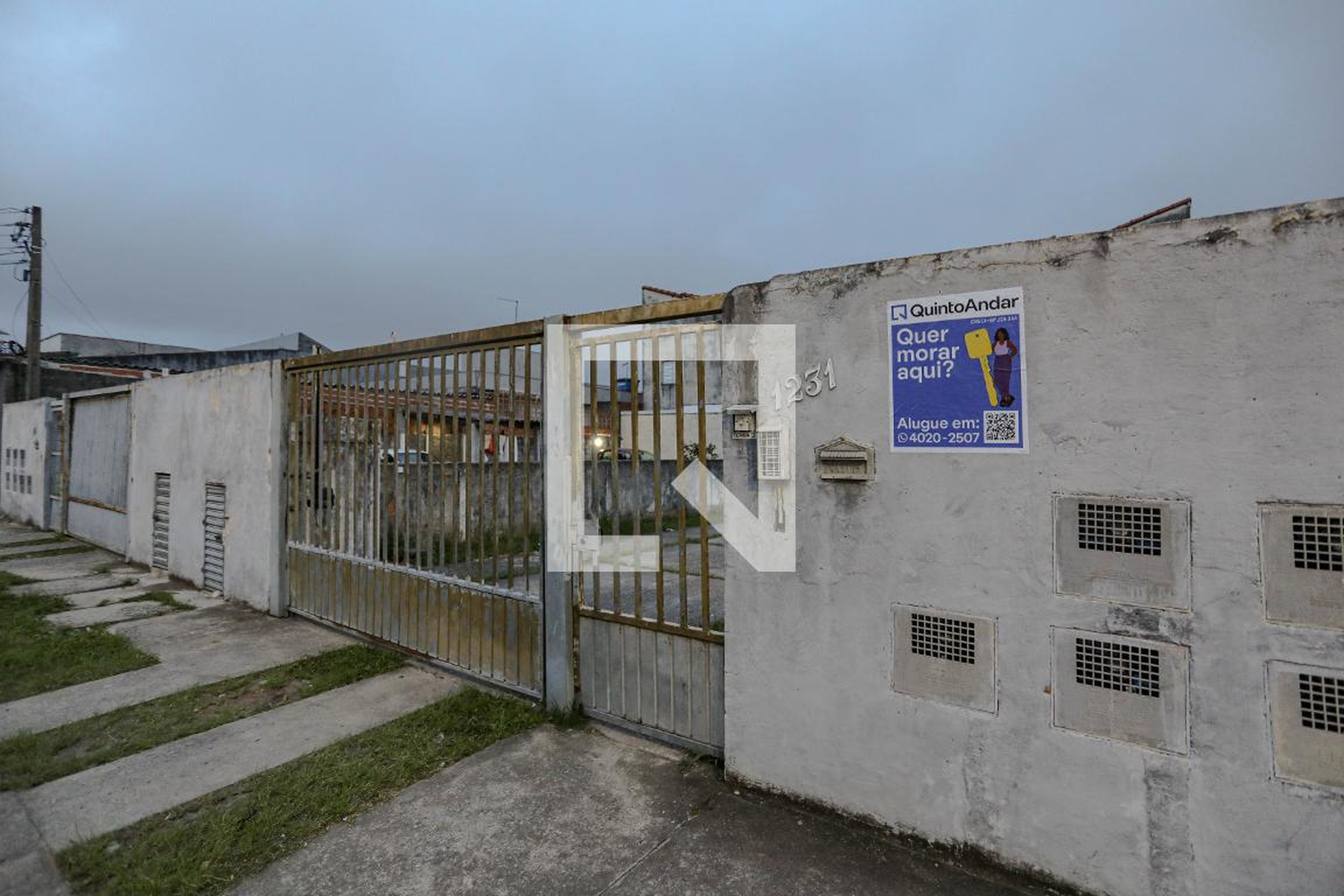 Fachada Condomínio em Rua Adriano Pereira, 1231