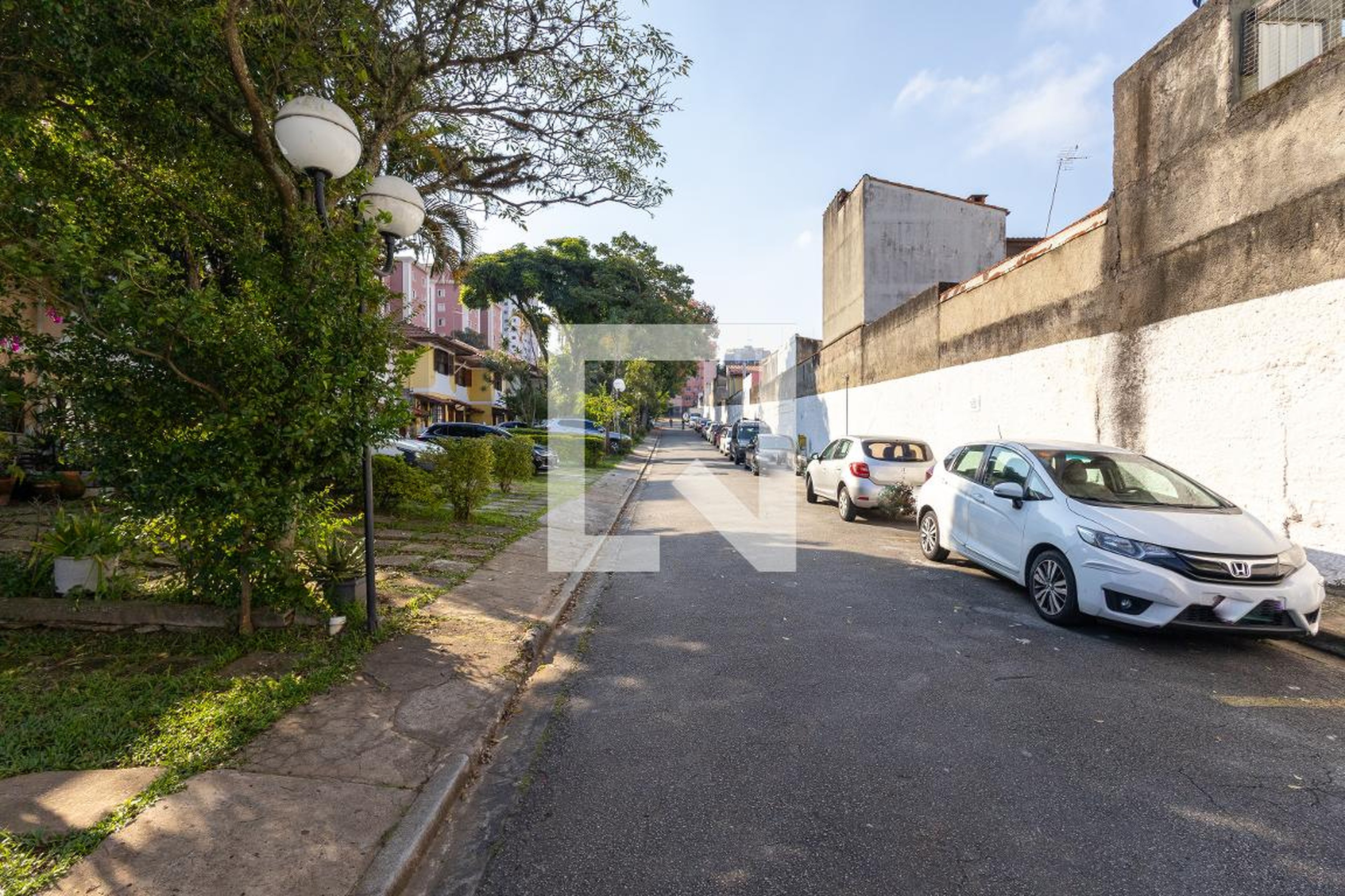 Fachada Condomínio em Rua Zike Tuma, 182