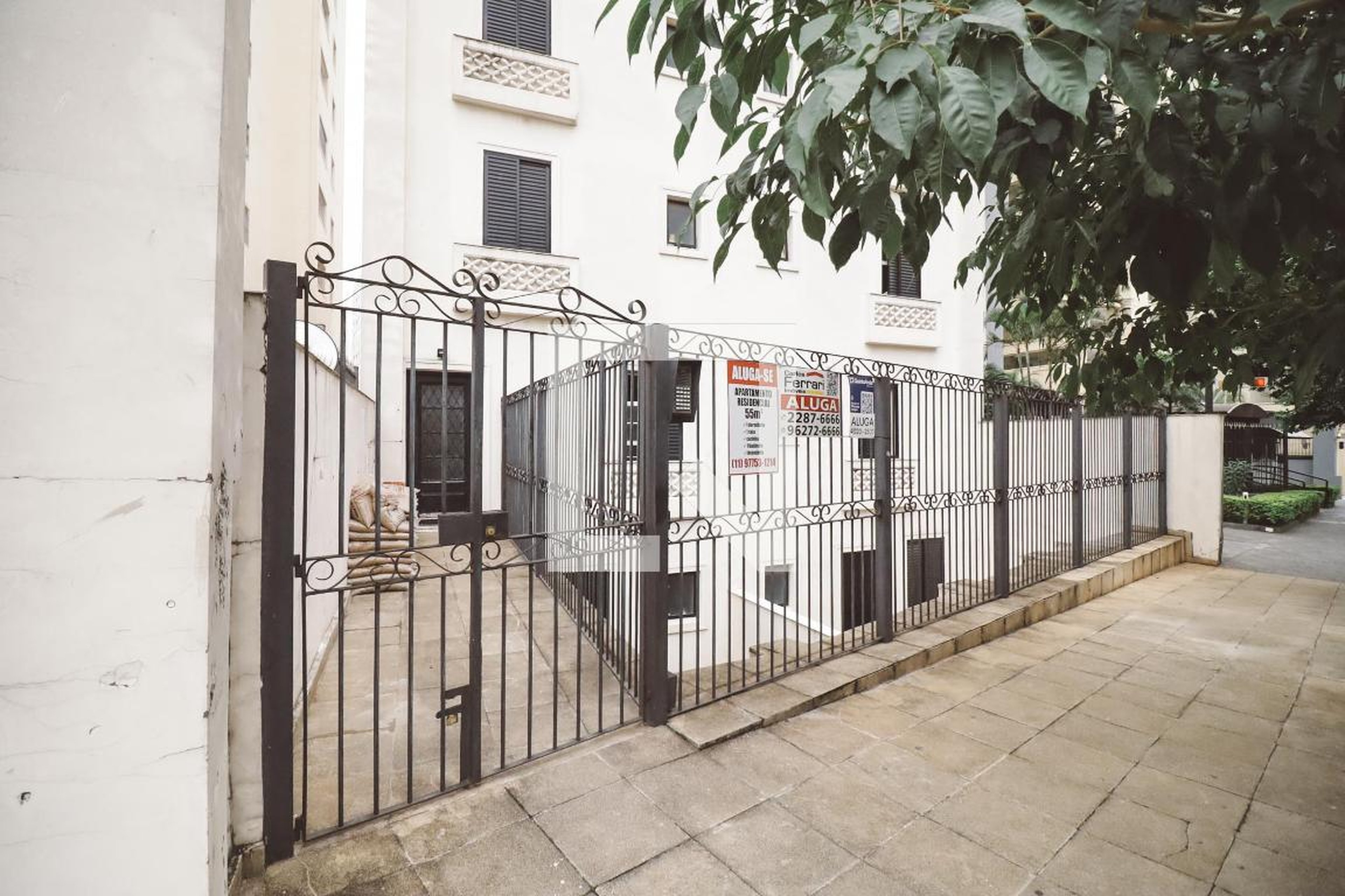 Fachada do Prédio Condomínio em Rua Alfredo Pujol, 1343
