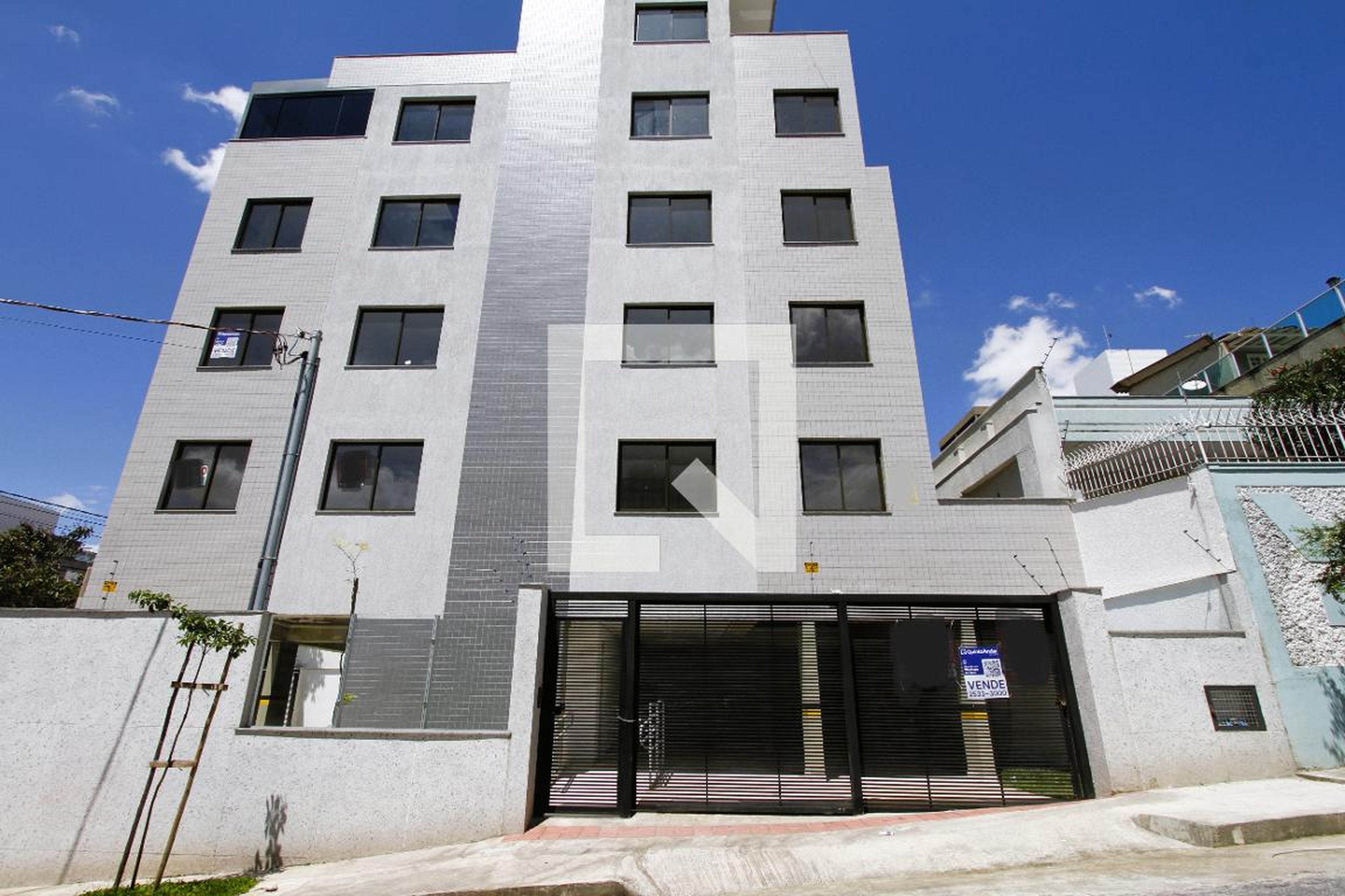 Fachada Condomínio em Rua Daniel de Carvalho, 1903