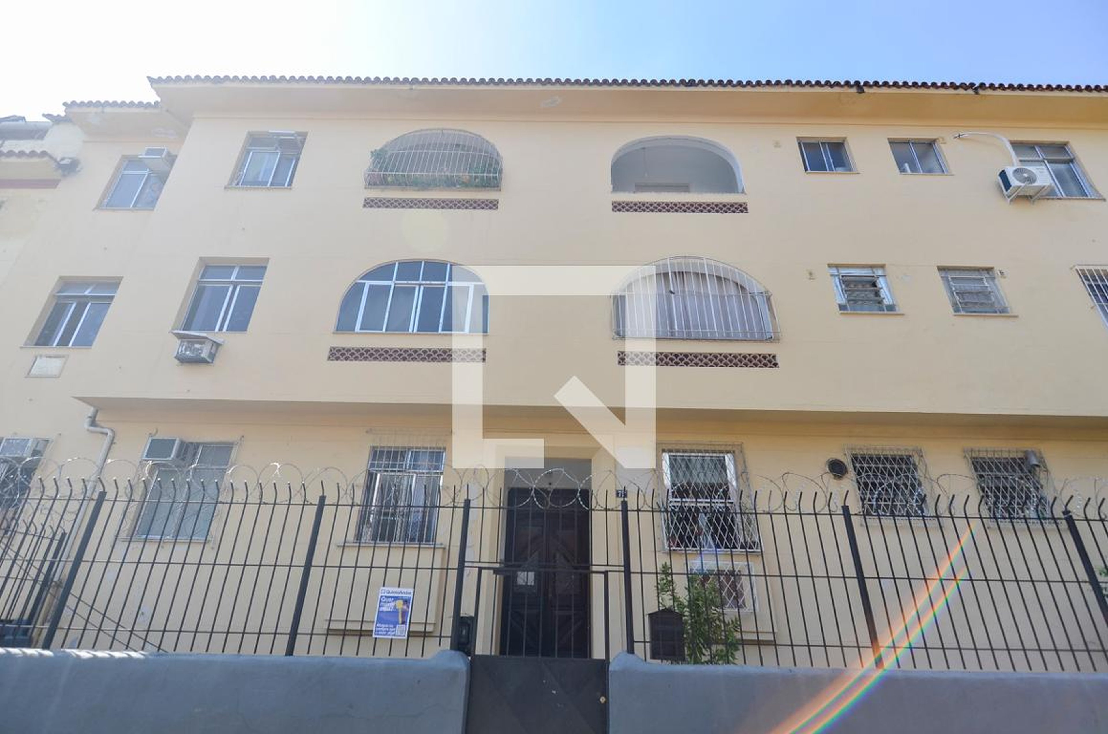 Fachada Condomínio em Rua Pedro Guedes, 75