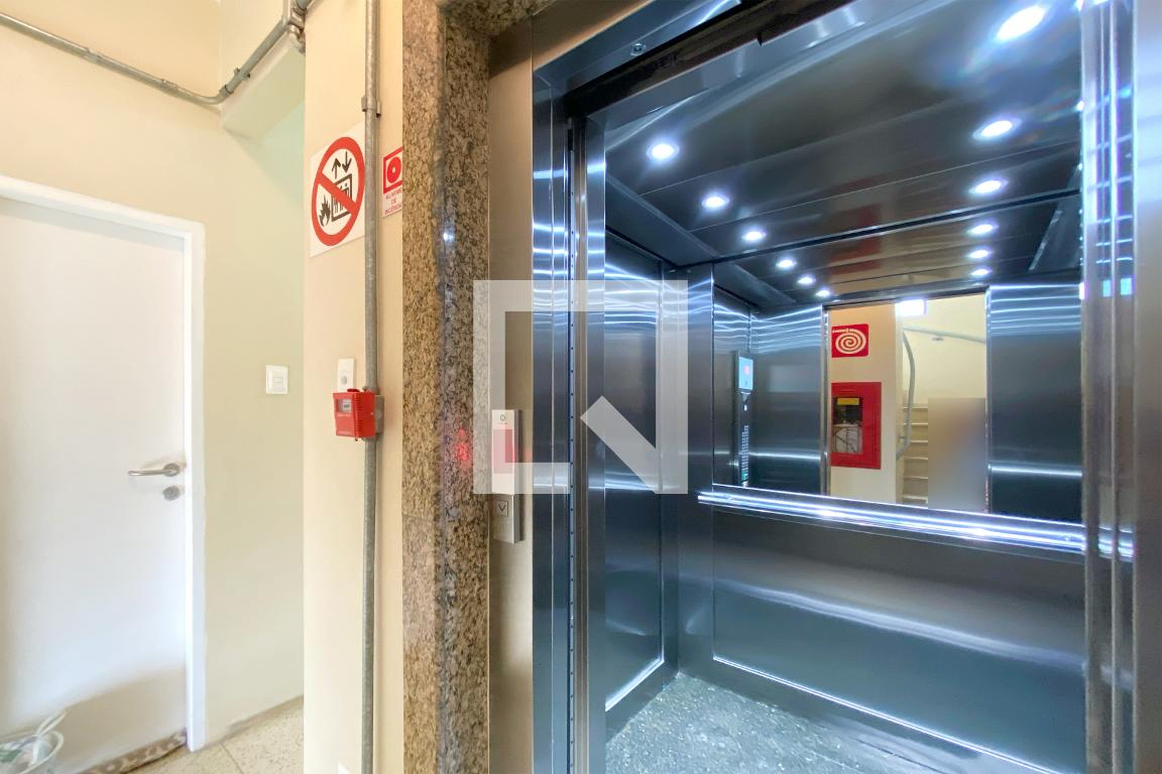 Elevador - Edifício Fernáo Dias