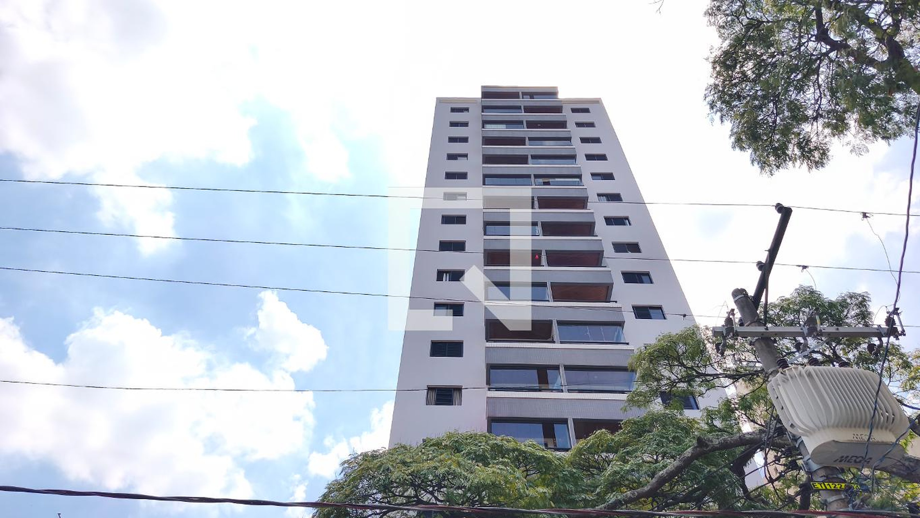 Fachada Condomínio em Rua Dois de Julho, 135