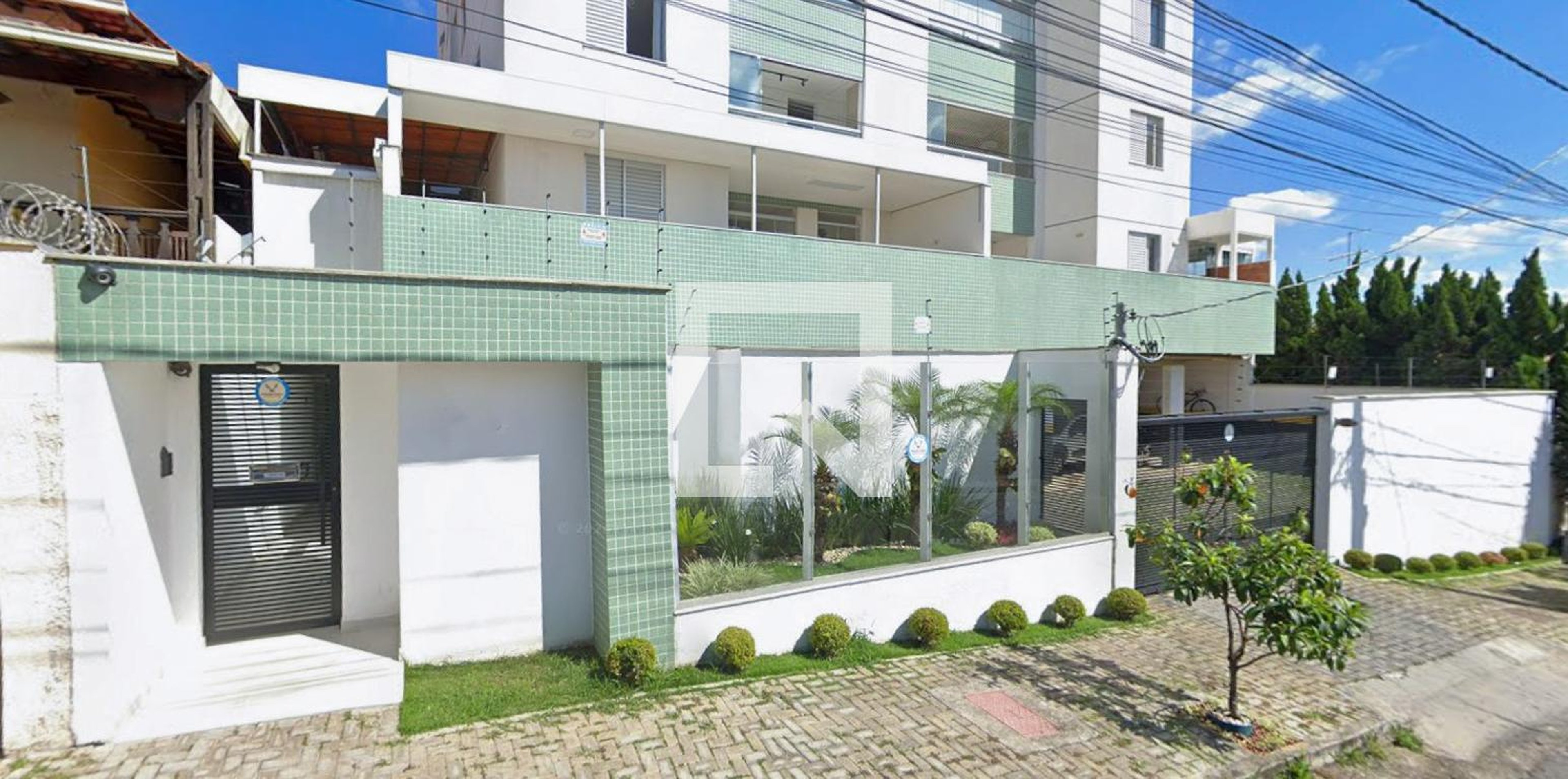 Fachada Condomínio em Rua Antônio Alves Costa, 313