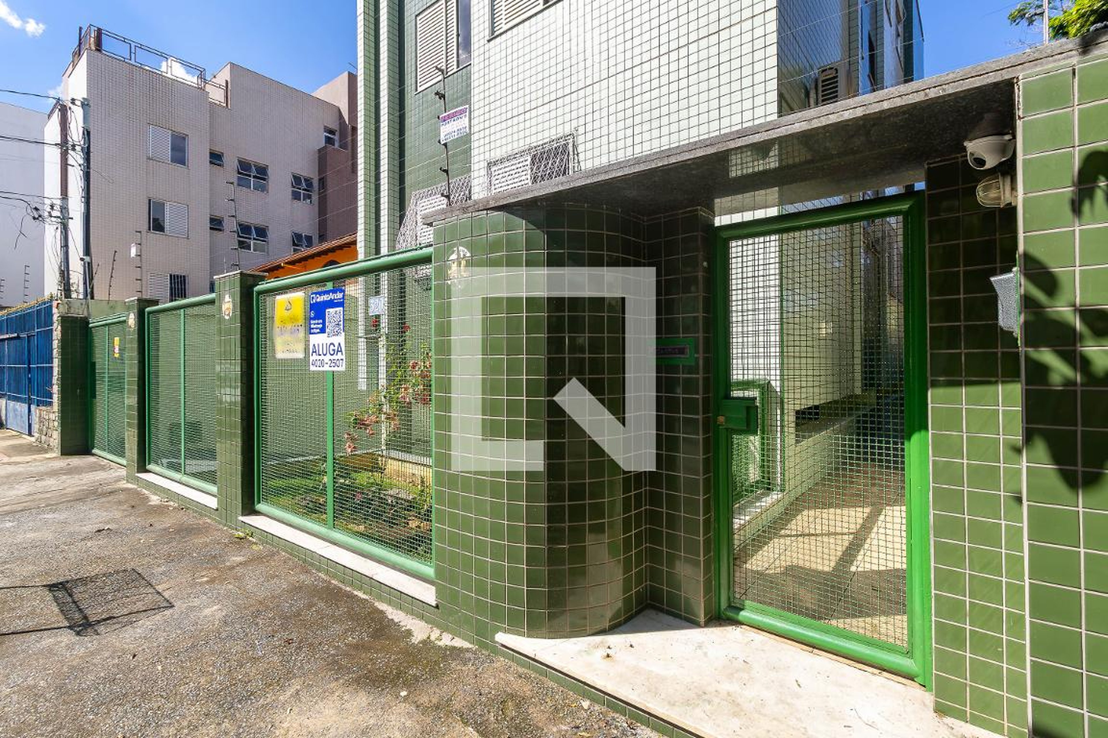 Fachada Condomínio em Rua Professor Almeida Cunha, 320