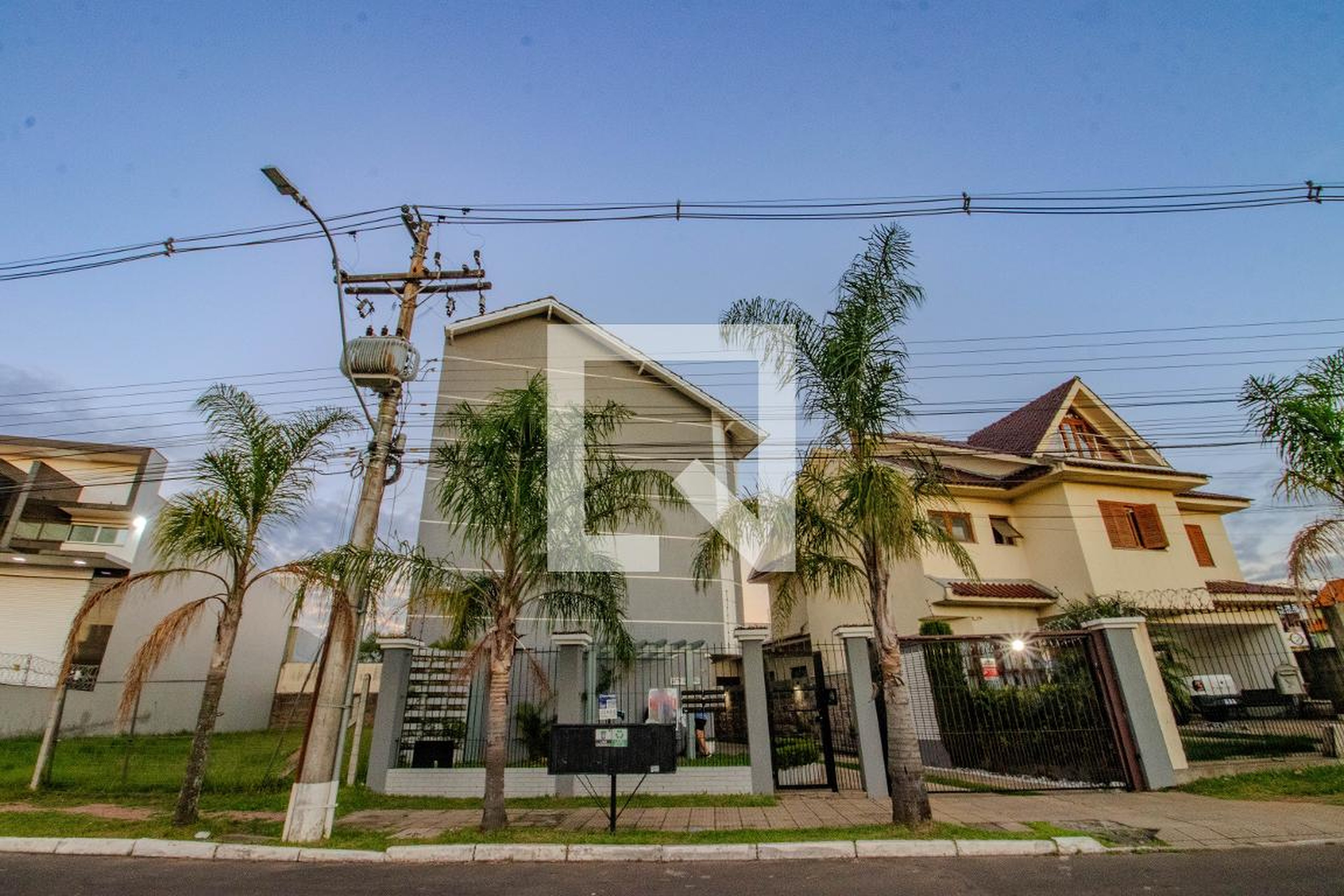 Fachada do Condomínio Condomínio Sete Quedas