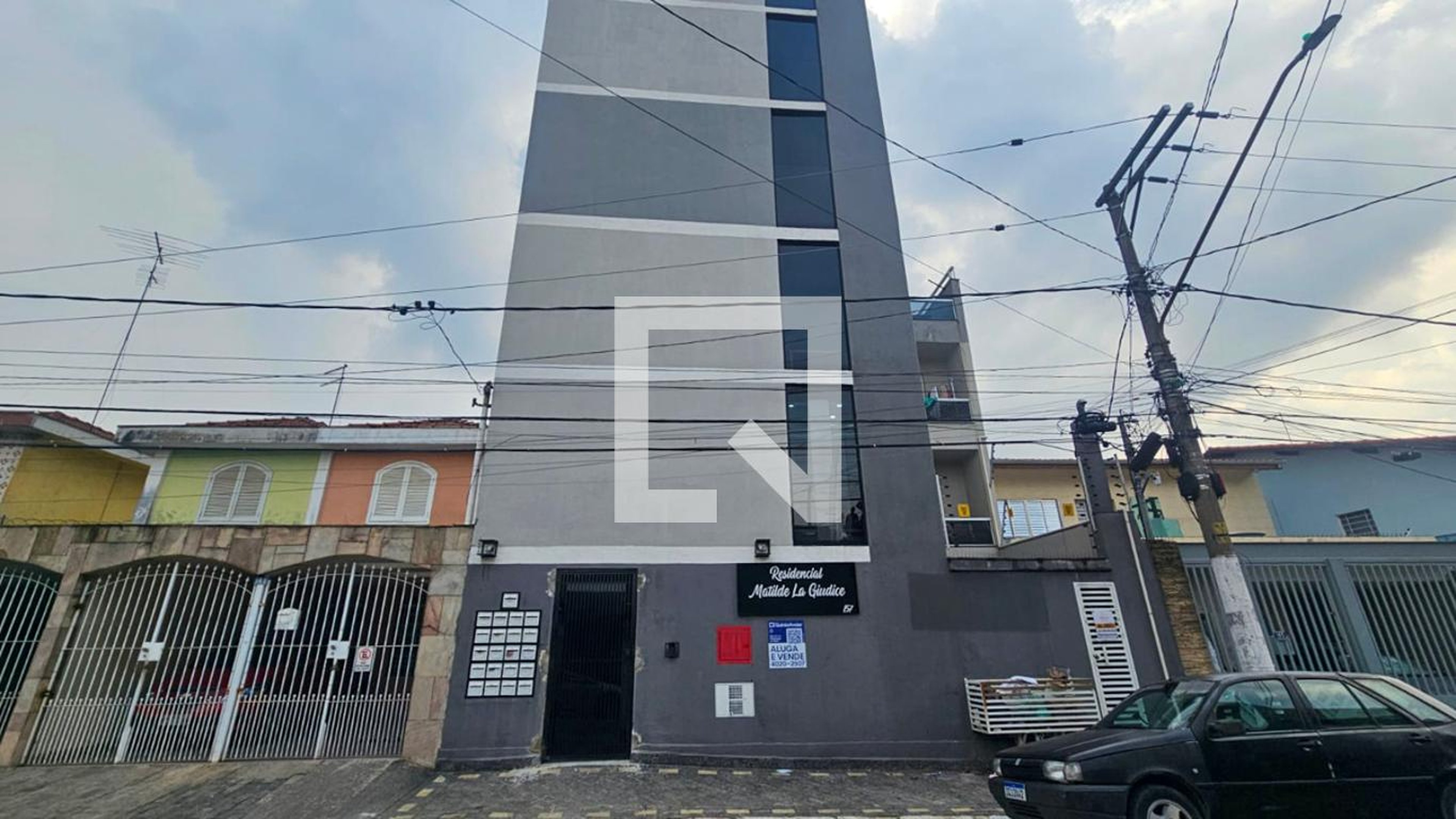 Fachada Condomínio em Rua Matilde La Giudice, 157