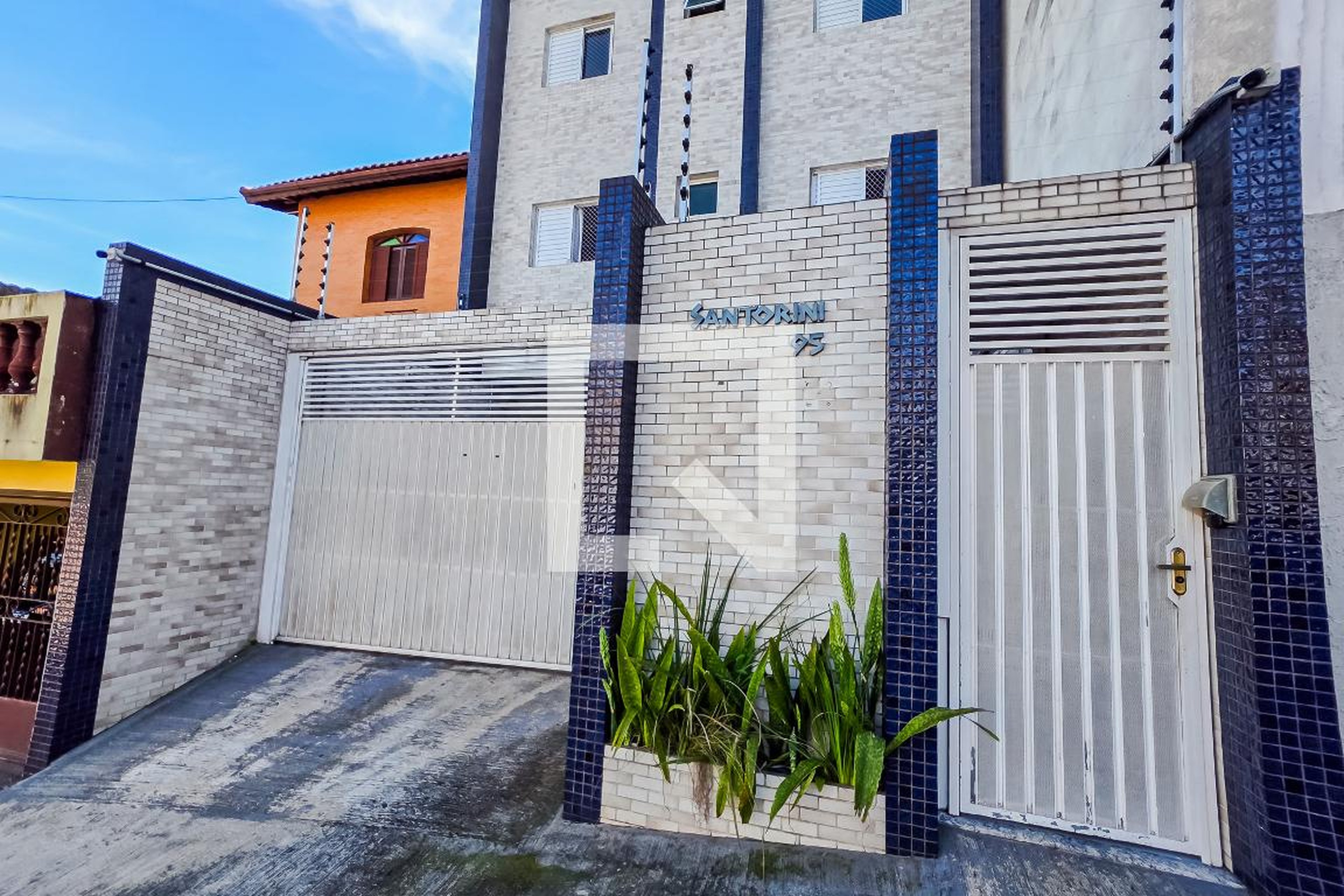 Fachada Condomínio em Rua Atenas, 95