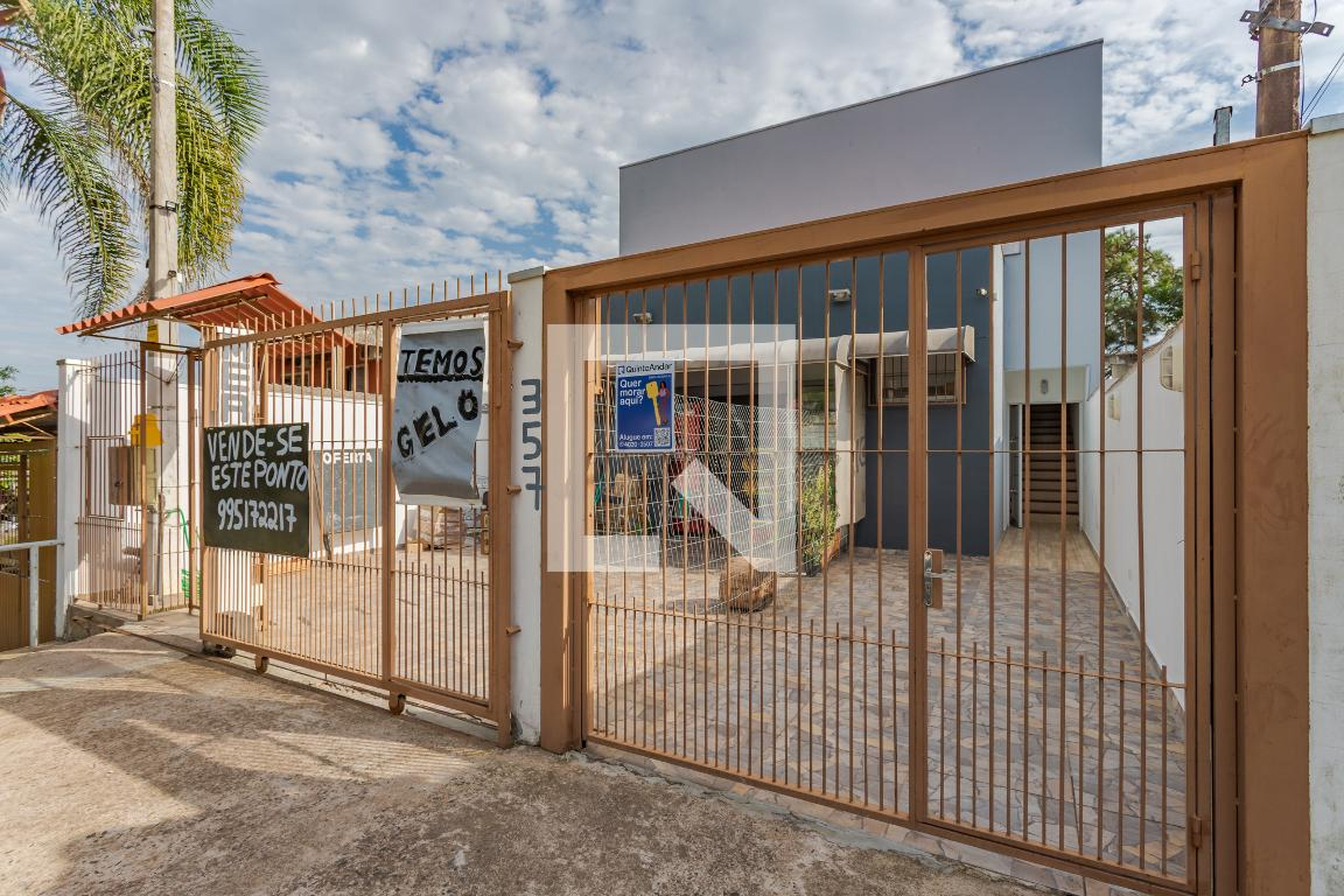 Fachada Condomínio em Rua Dirson Goularte Bohrer, 357