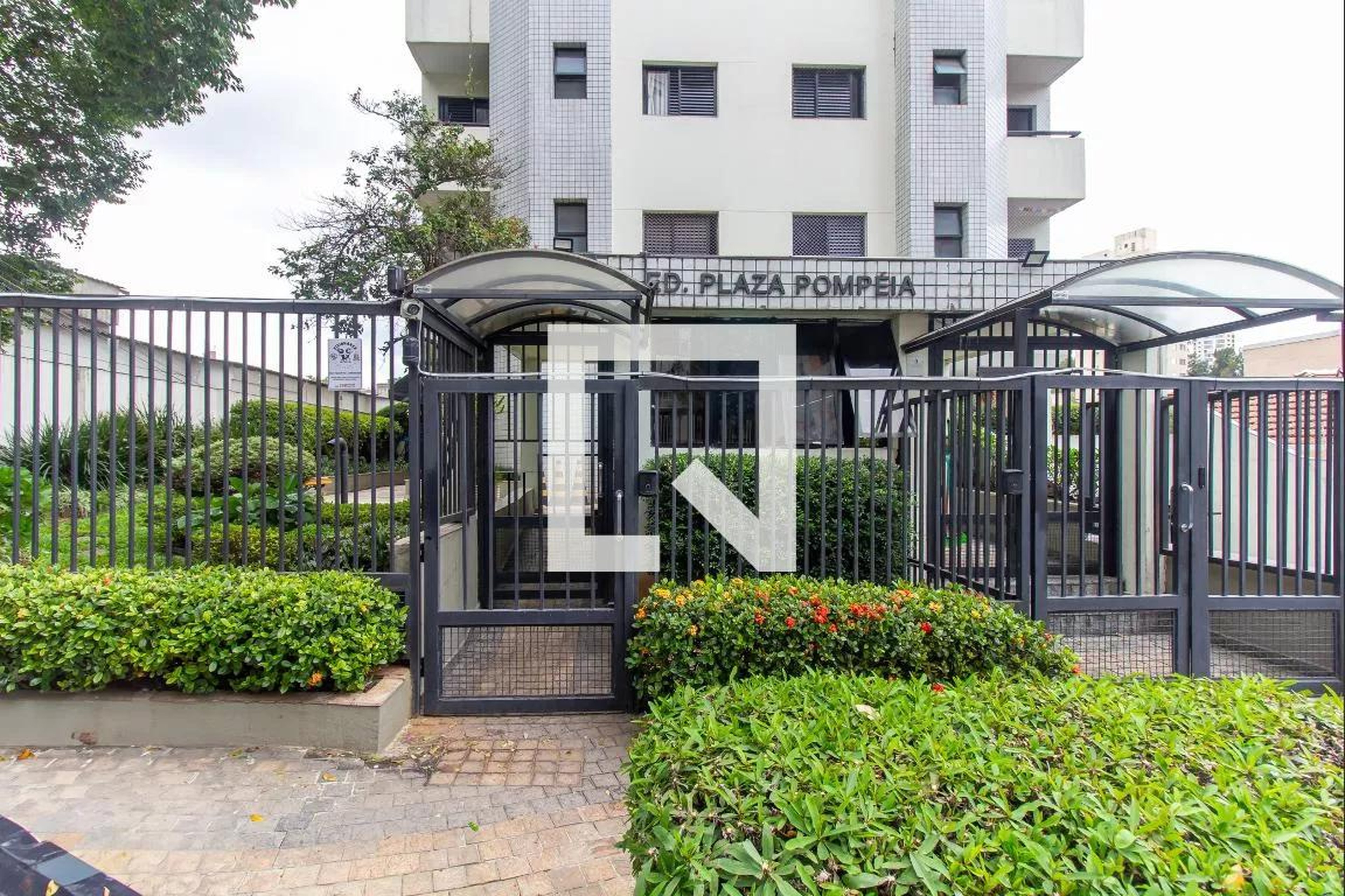 Fachada Condomínio Plaza Pompéia
