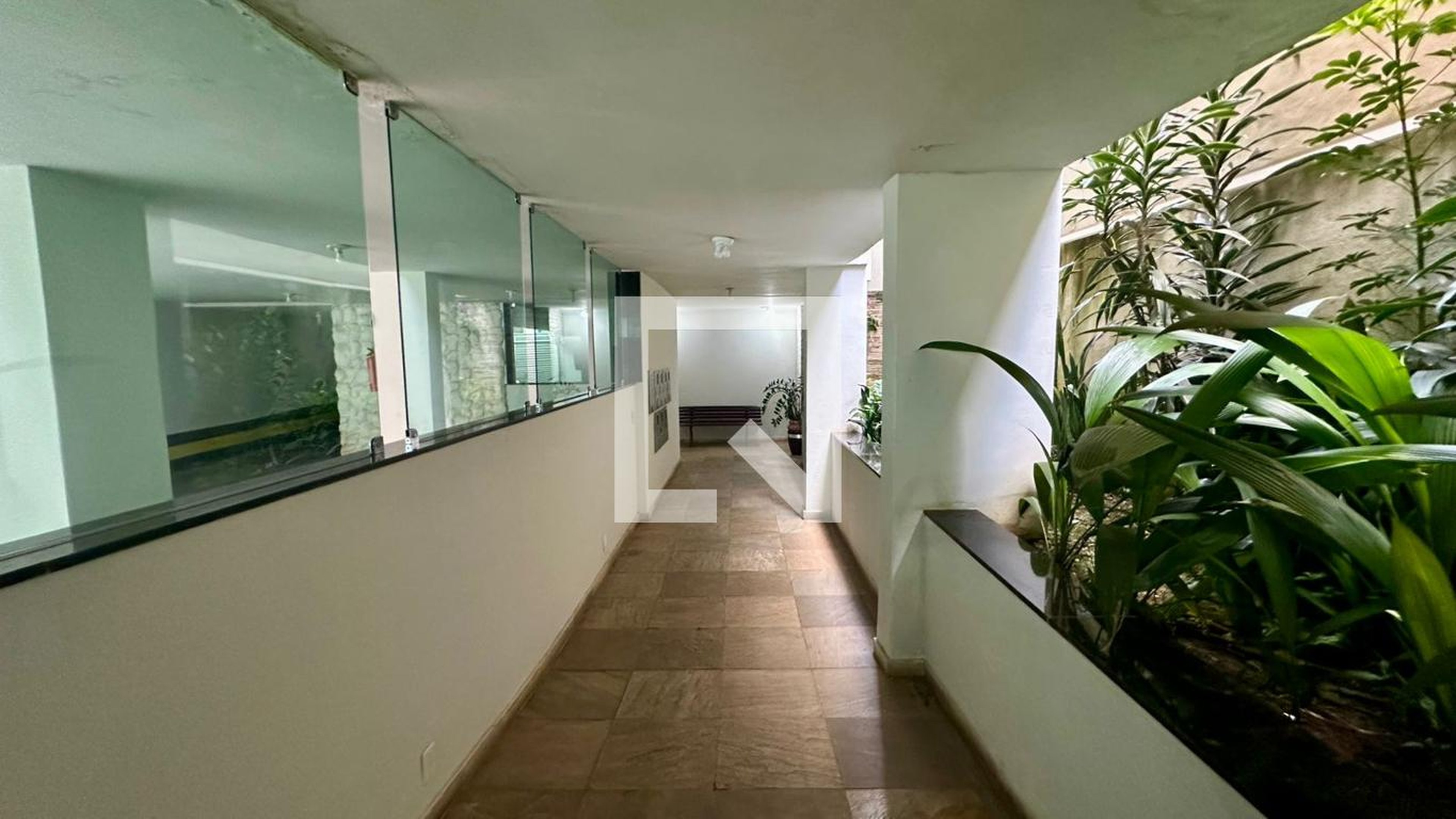 Hall de entrada Condomínio em Rua Bambuí, 448