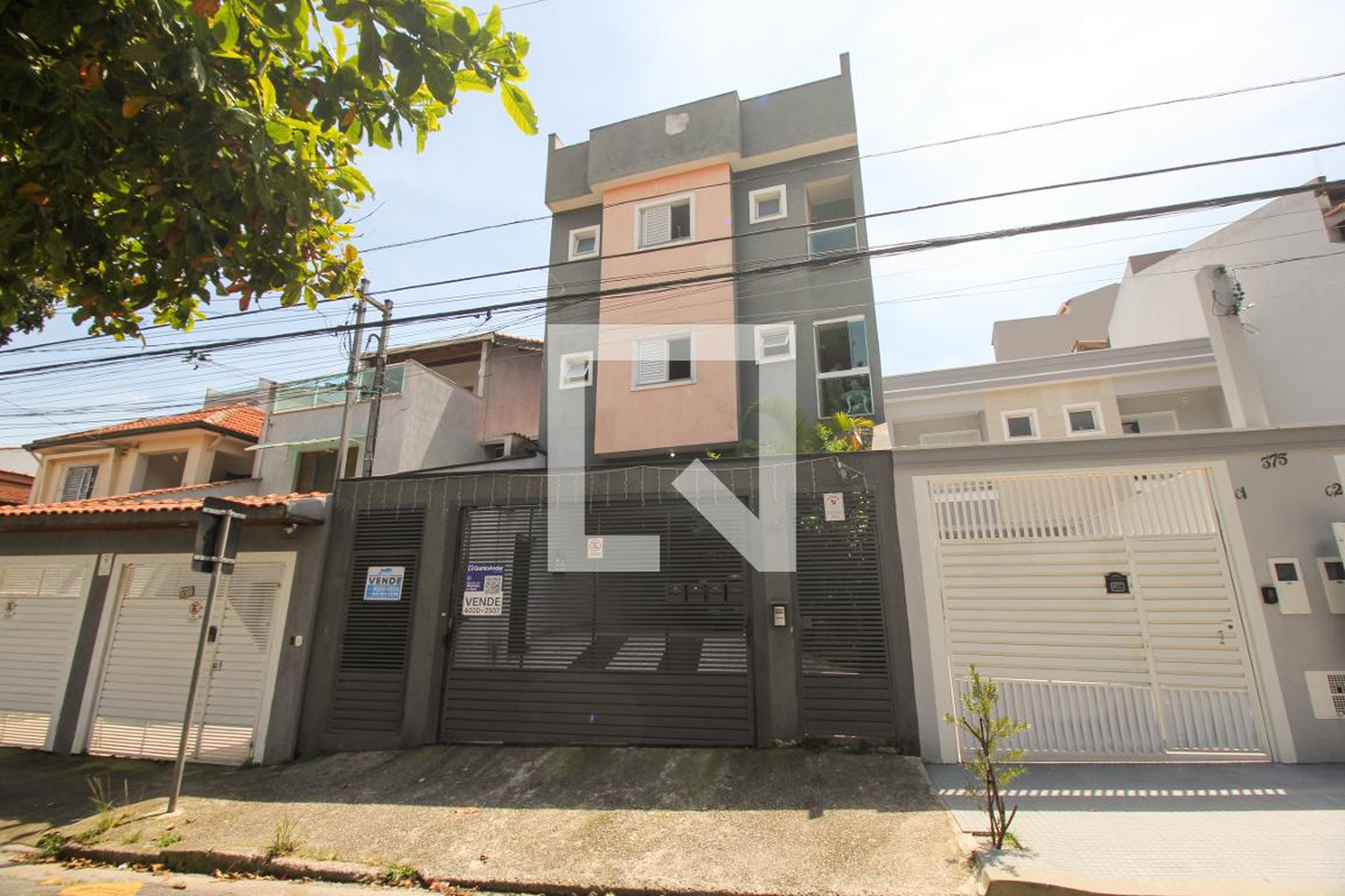 Fachada Condomínio em Rua Tirana, 367